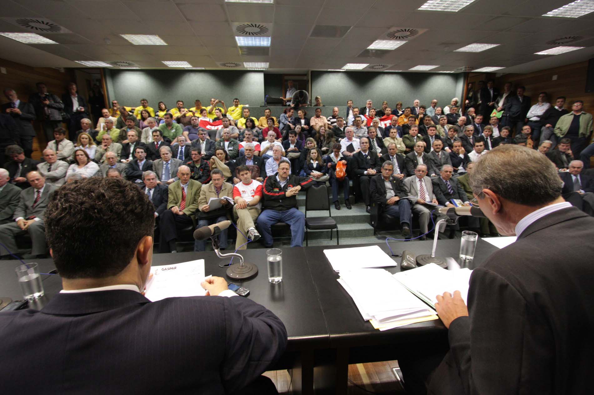 Reunião da Comissão de Economia - Discussão do projeto do salário mínimo regional.