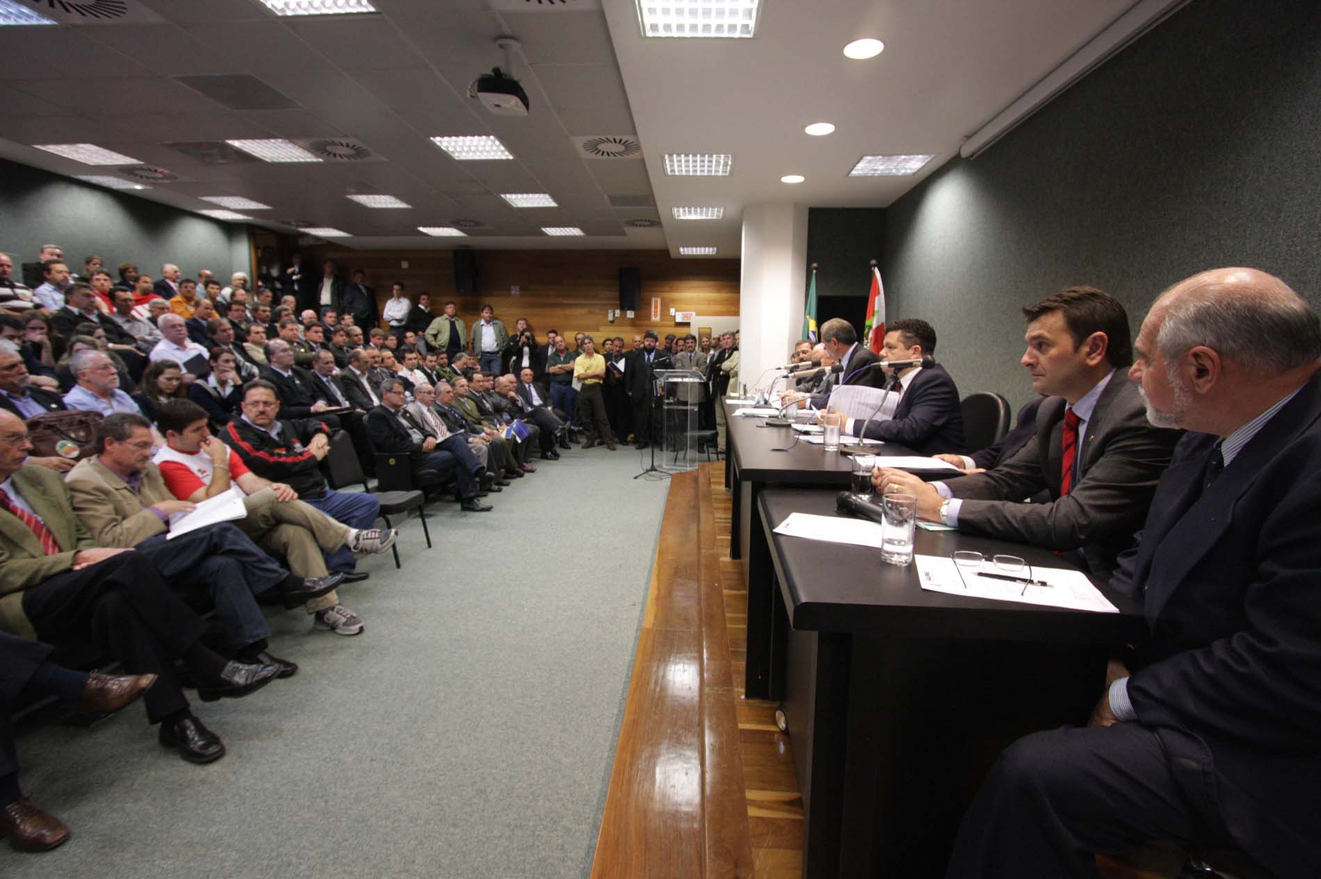 Reunião da Comissão de Economia - Discussão do projeto do salário mínimo regional.