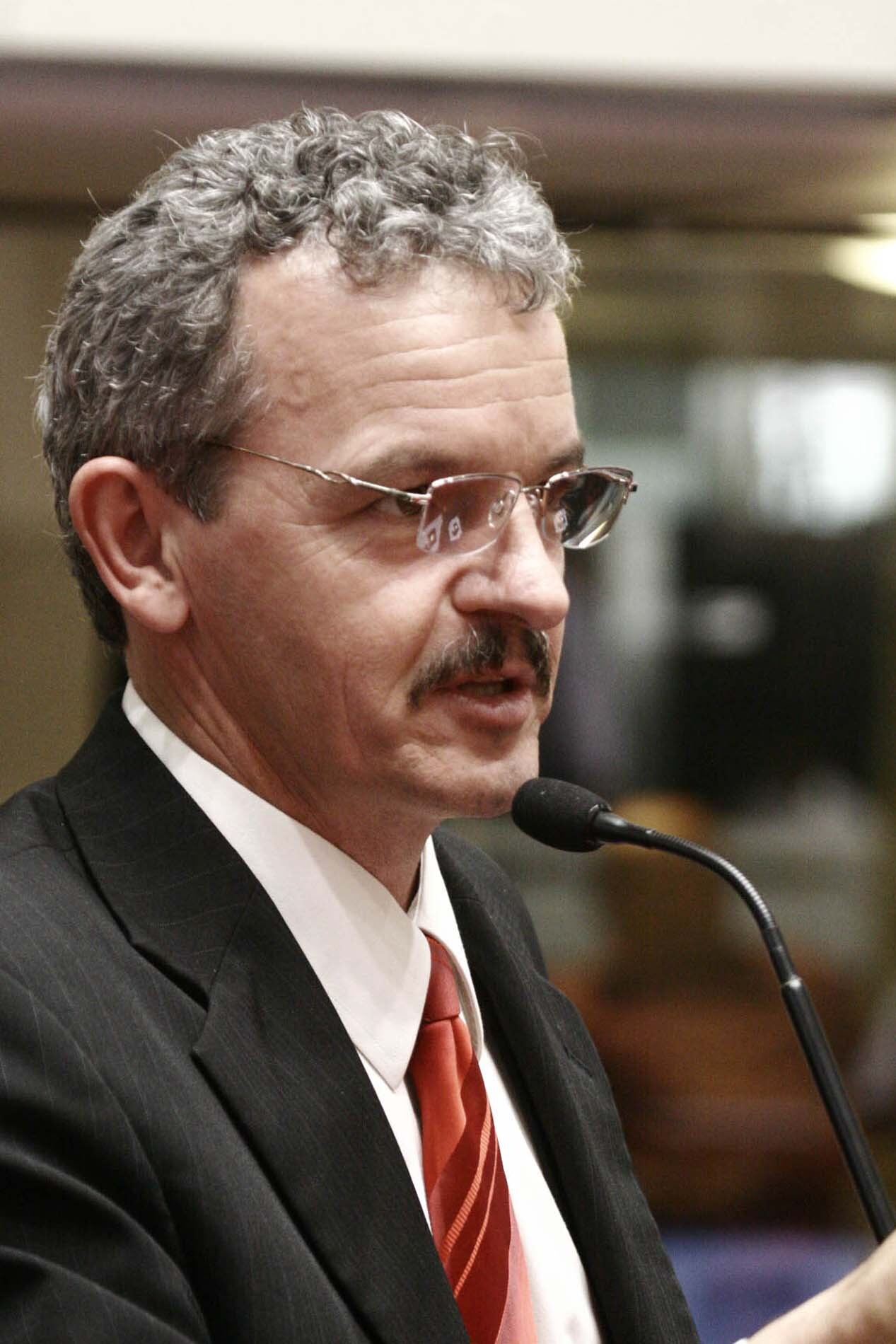 Dos Gabinetes – Dresch aguarda votação do Mínimo Estadual para se licenciar