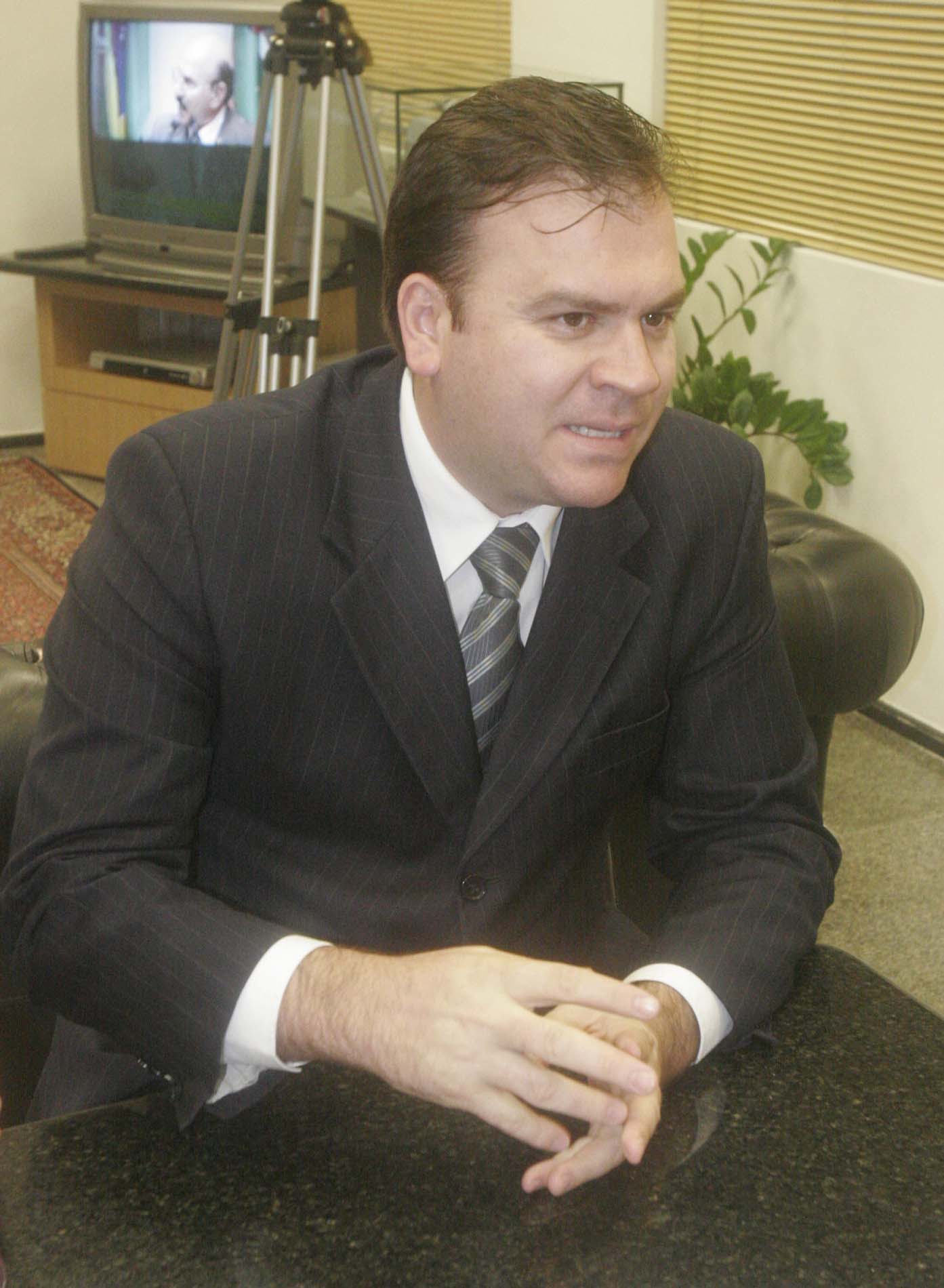 Deputado Tomelin será líder do PSDB por uma semana