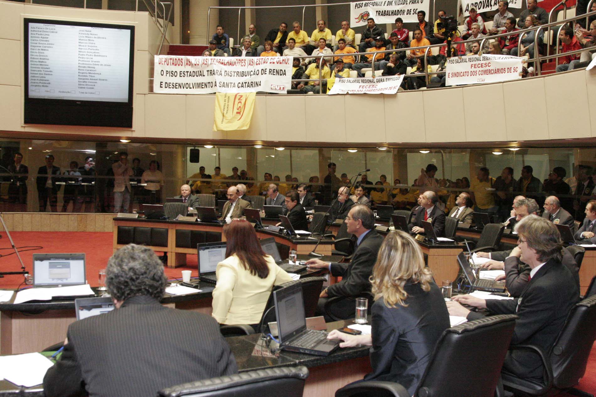 Balanço do Dia – Aprovado o Salário Mínimo Regional