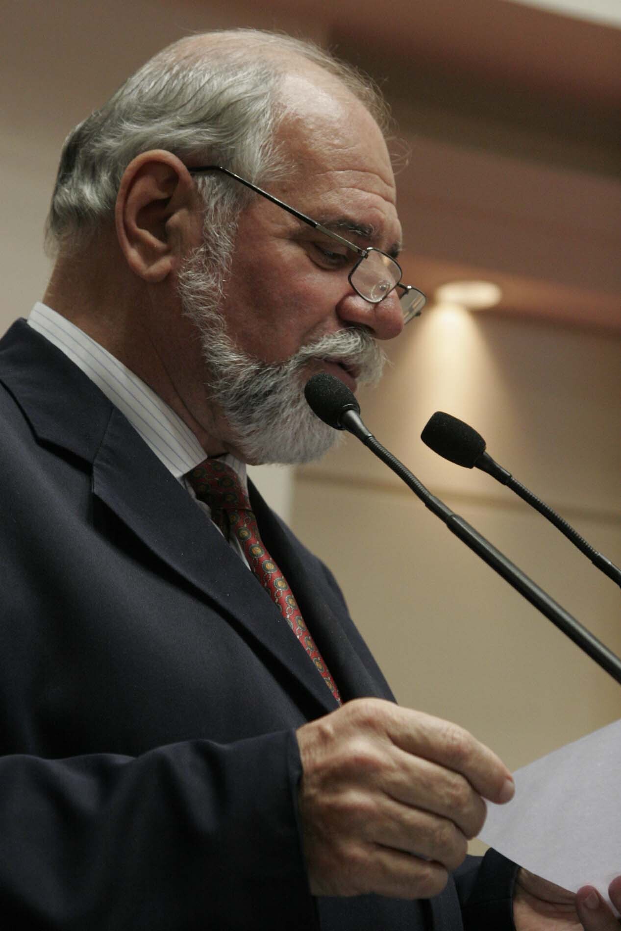 Dos gabinetes – Professor Grando é contra homofobia