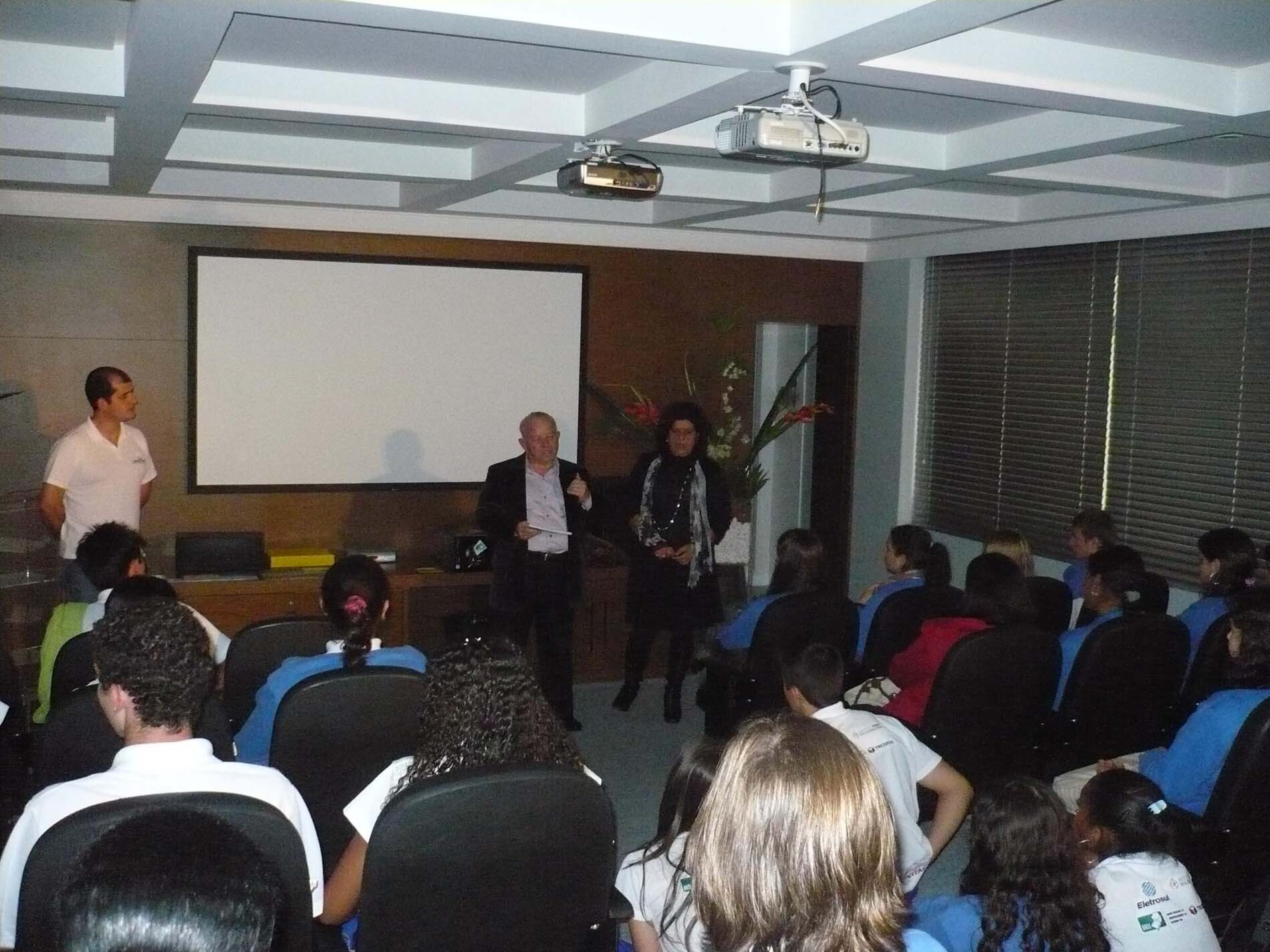 Entrega dos recursos do Fundo Social no Instituto Crescer