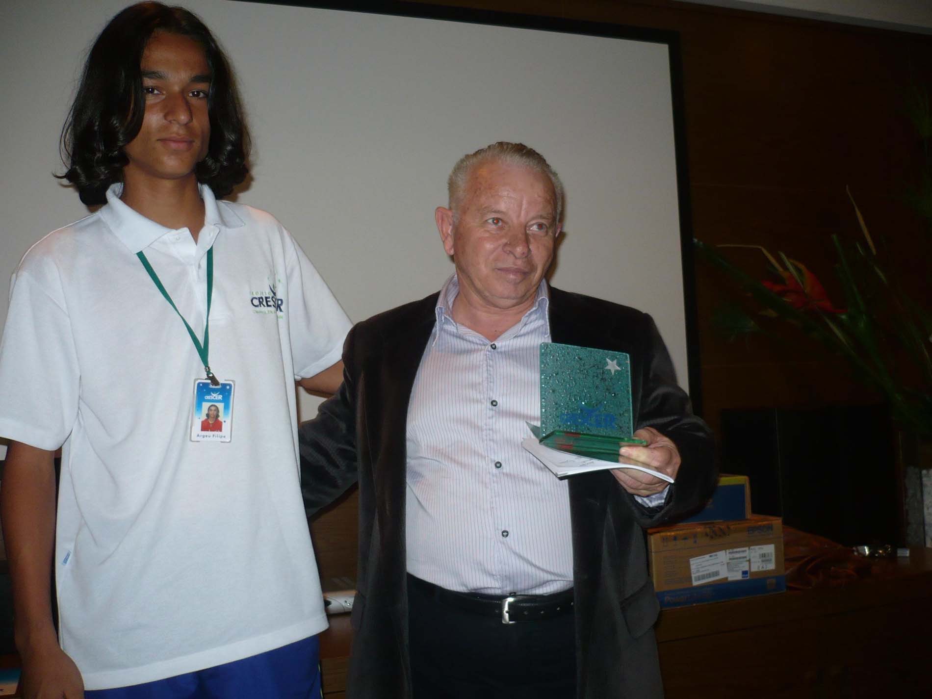 Entrega dos recursos do Fundo Social no Instituto Crescer