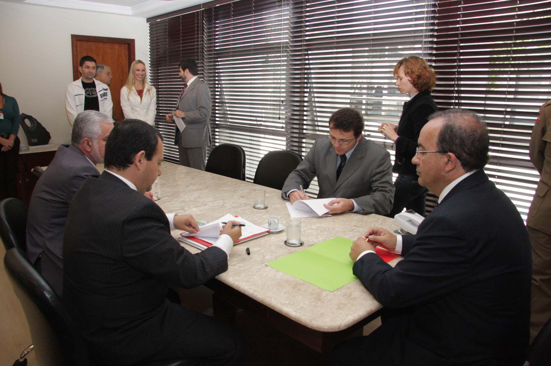 Assinatura de convênio entre ALESC e MP-SC
