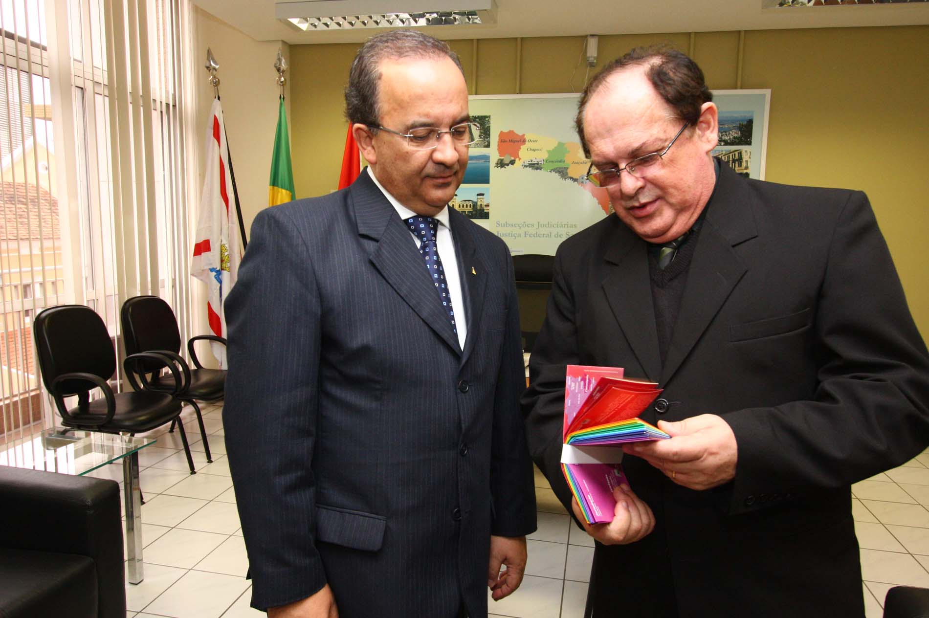 Deputado Jorginho Mello (PSDB) visita o juiz Alcides Vetorazzi