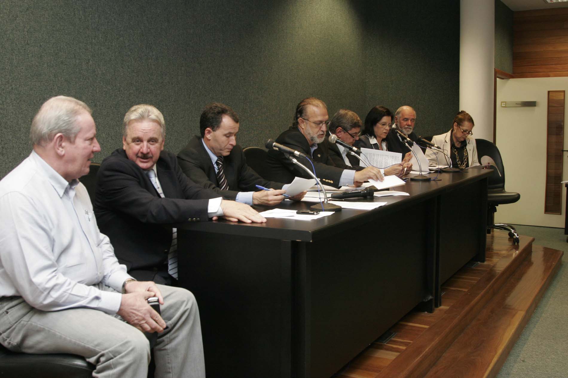 Reunião sobre a demarcação de terras indígenas
