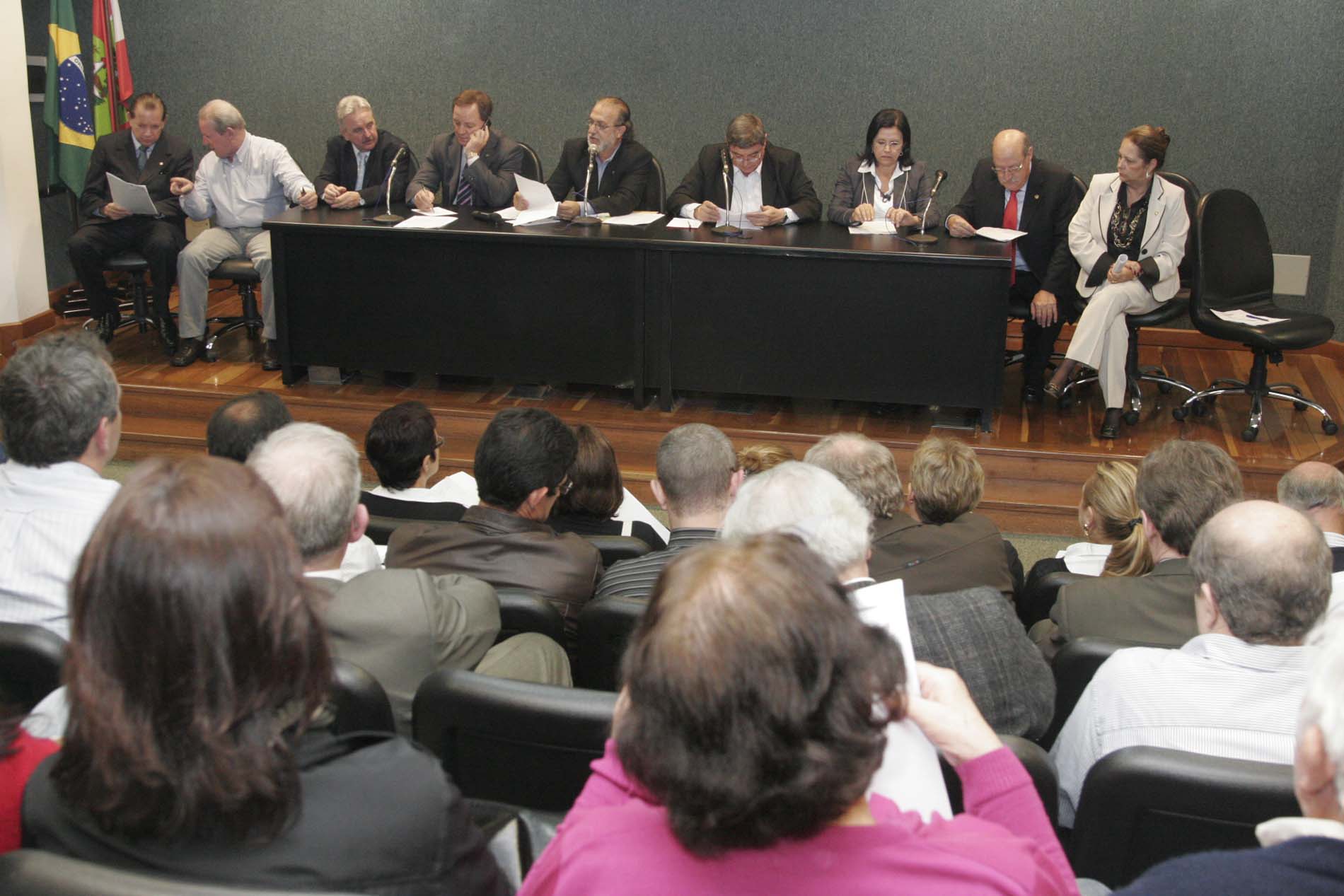 Reunião sobre a demarcação de terras indígenas