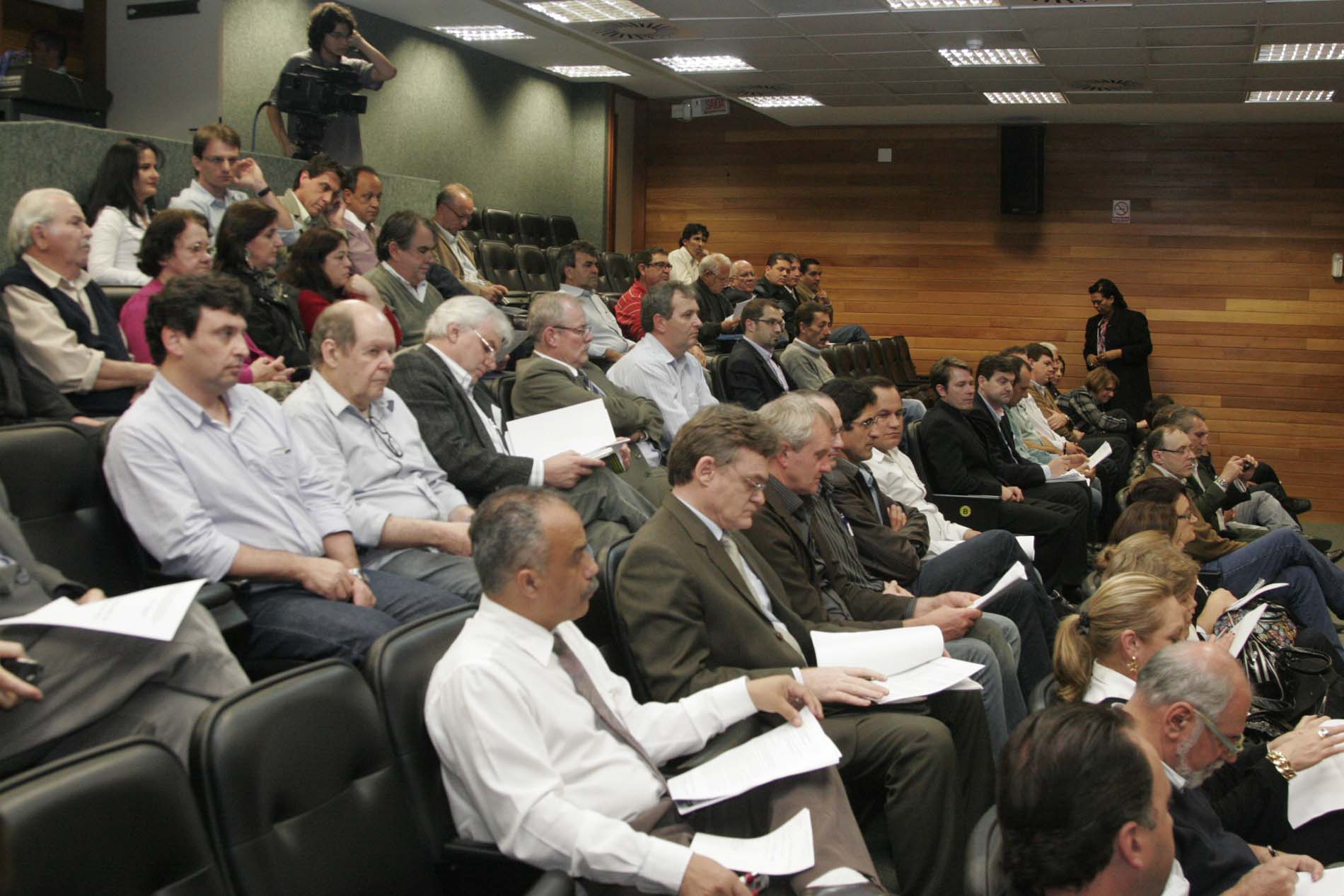 Reunião sobre a demarcação de terras indígenas