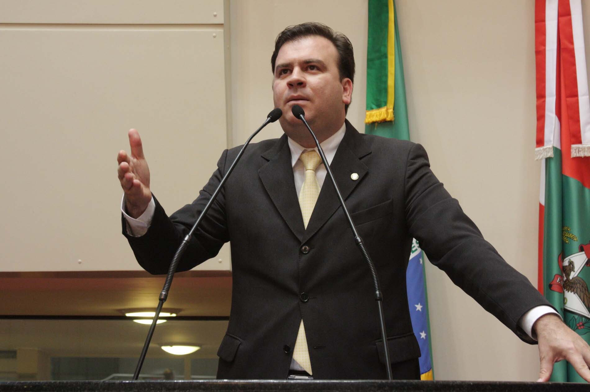 Dos Gabinetes – Tomelin troca experiências com deputados do Rio Grande do Sul