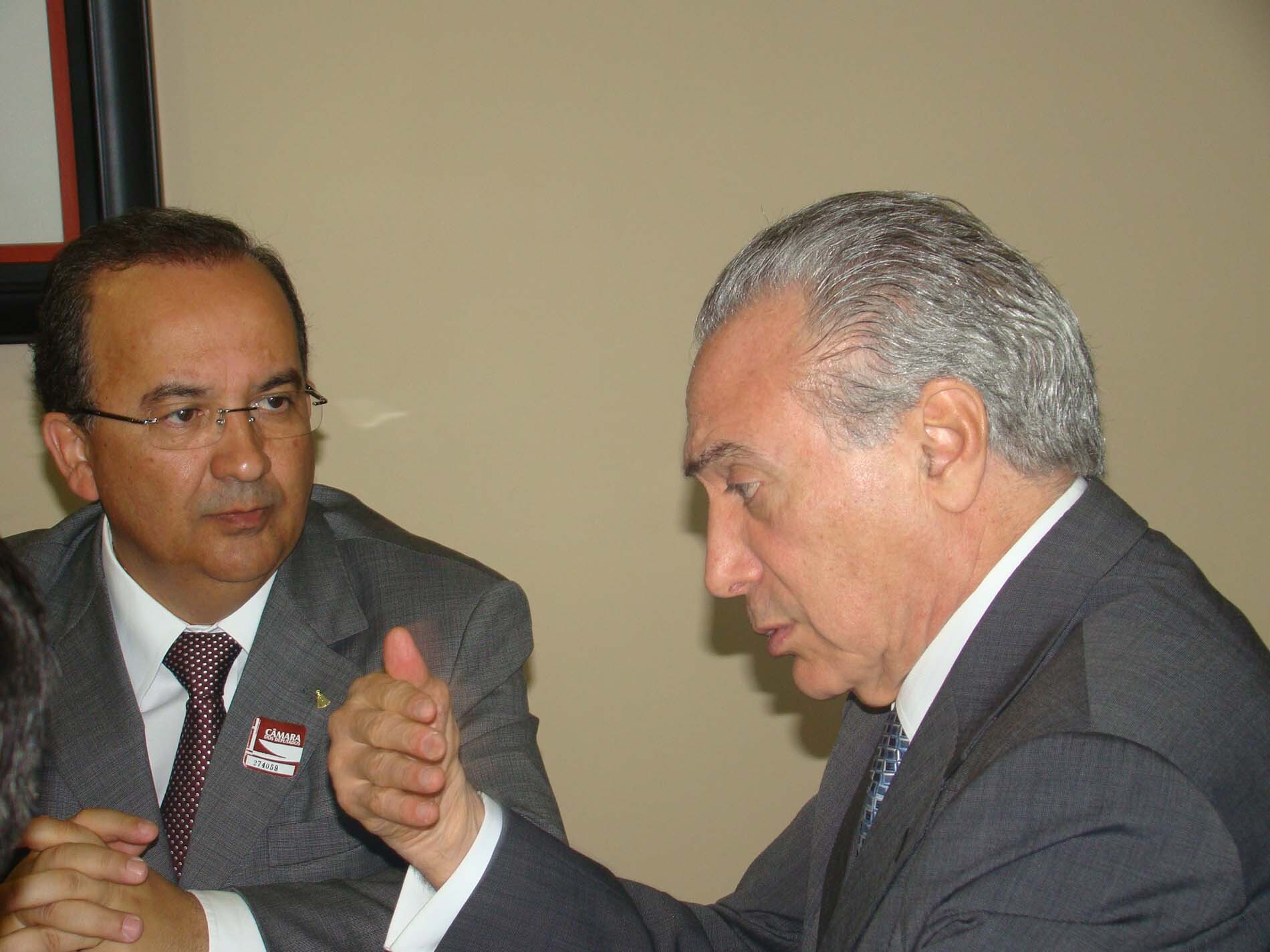 Dos Gabinetes – Projeto de lei pode ser solução para agilizar eleições em novos municípios