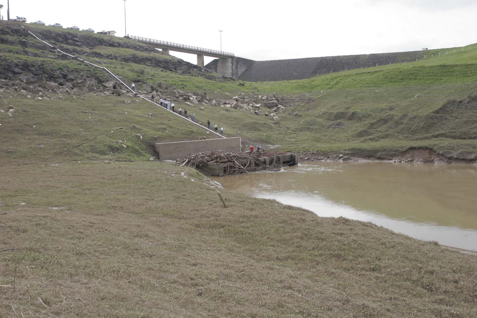Deputados visitam barragens do Alto Vale do Itajaí