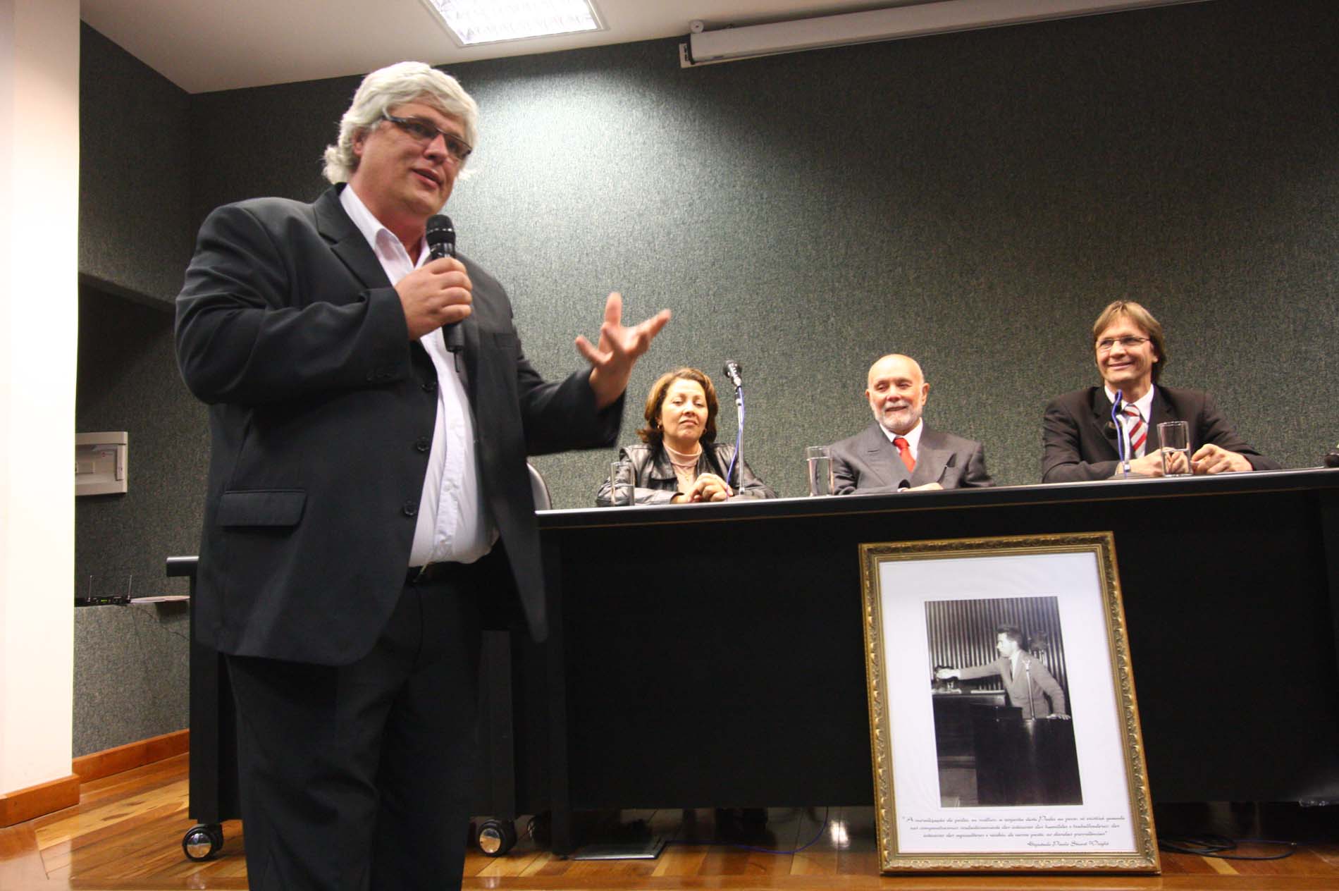 Ato Solene em homenagem à memória e história do ex-Deputado Paulo Stuart Wright.