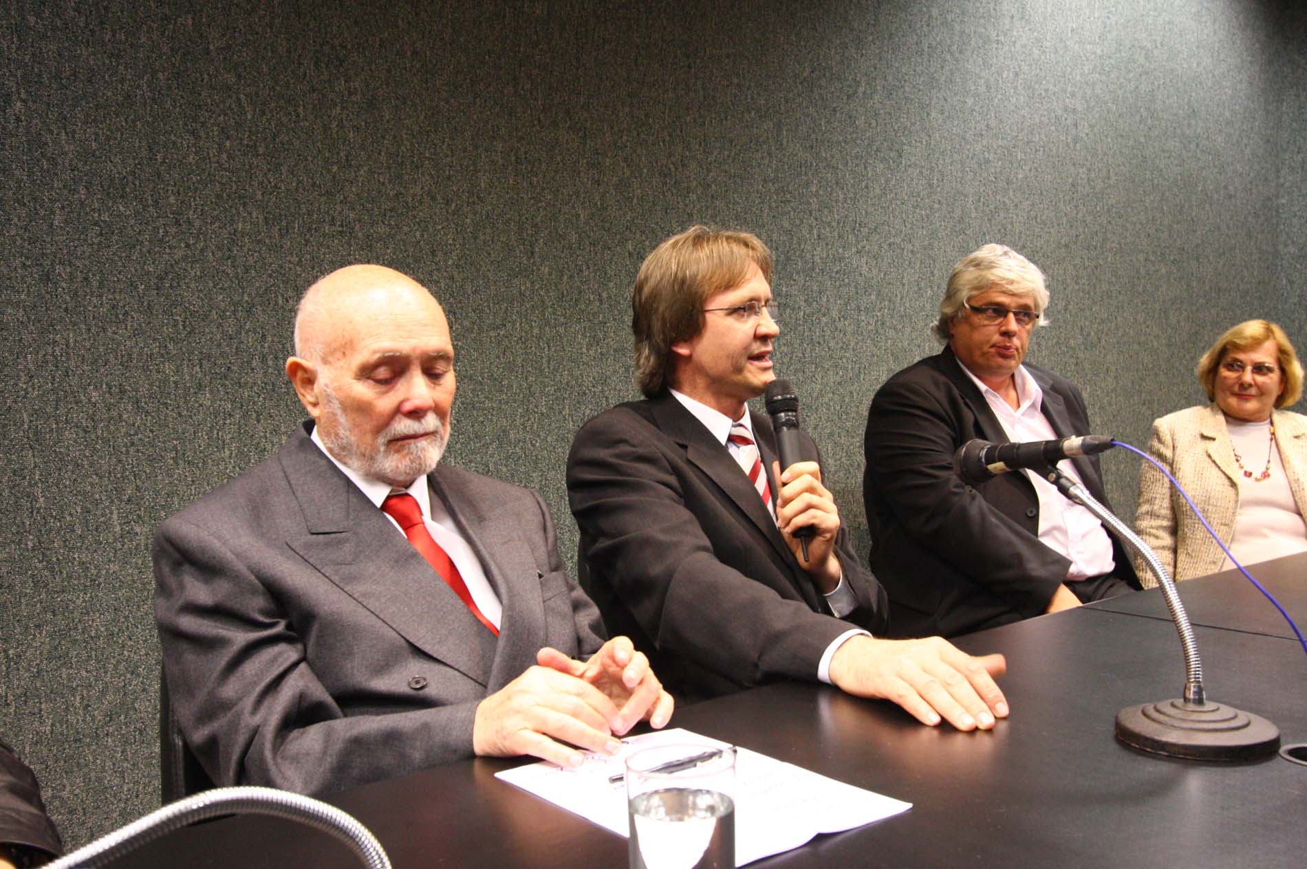 Ato Solene em homenagem à memória e história do ex-Deputado Paulo Stuart Wright.