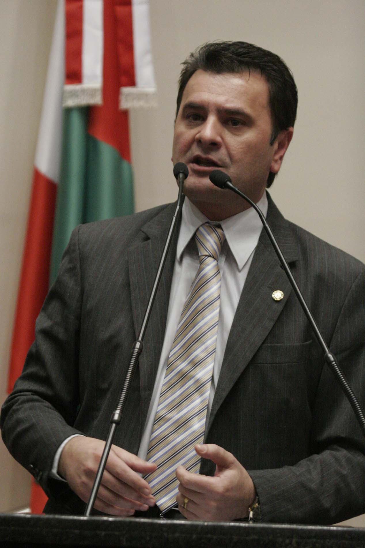 Deputado Elizeu Mattos (PMDB)