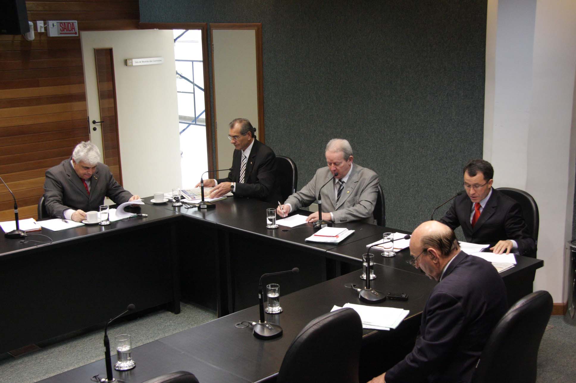 Comissão de Finanças aprova projeto que ajuda diminuir a poluição no estado