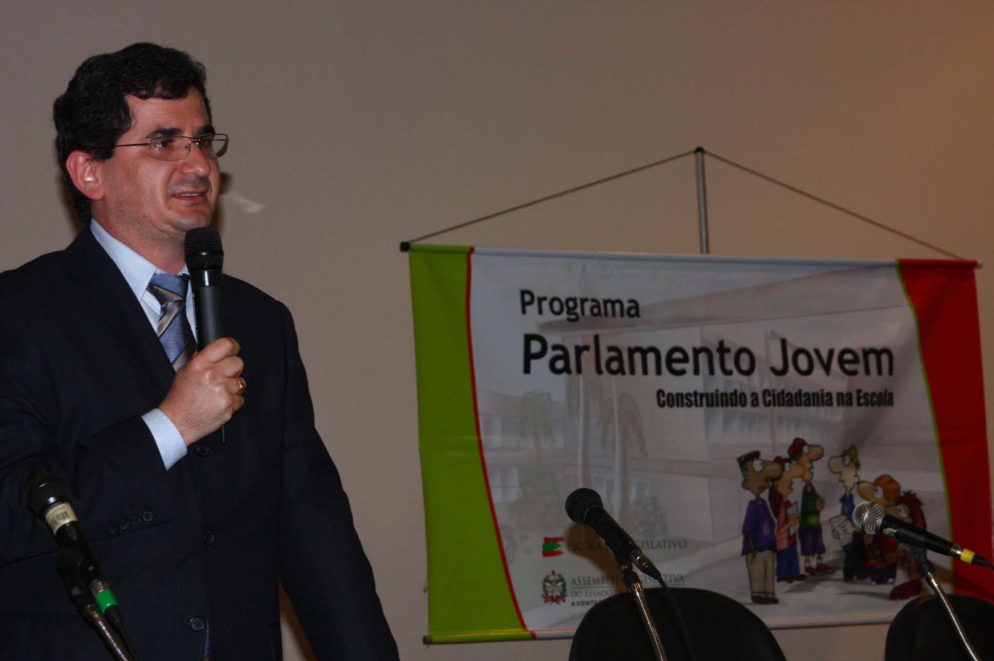 Voto e cidadania encerram as palestras de hoje do Parlamento Jovem