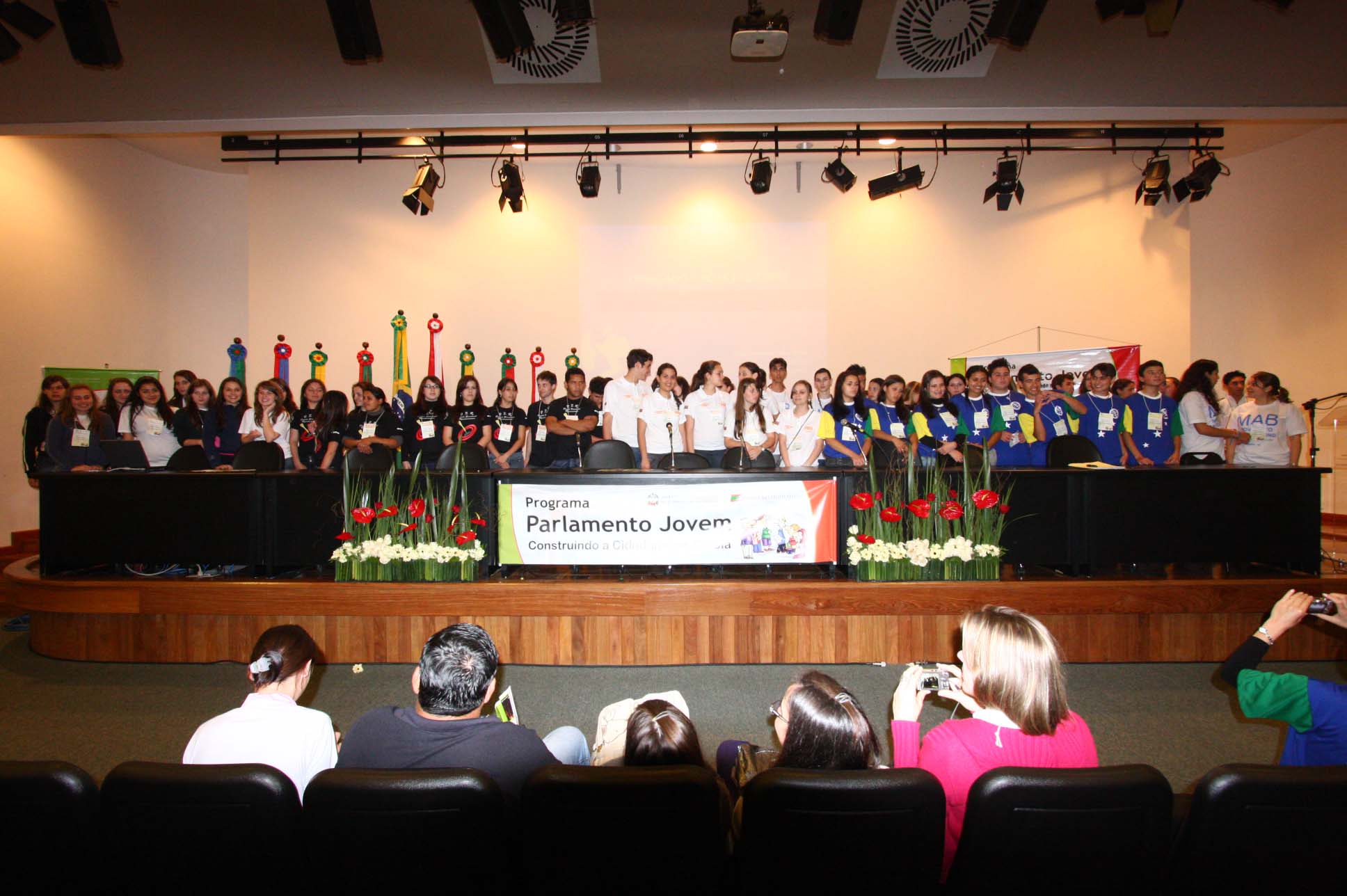 Parlamento Jovem mobiliza estudantes para a cidadania