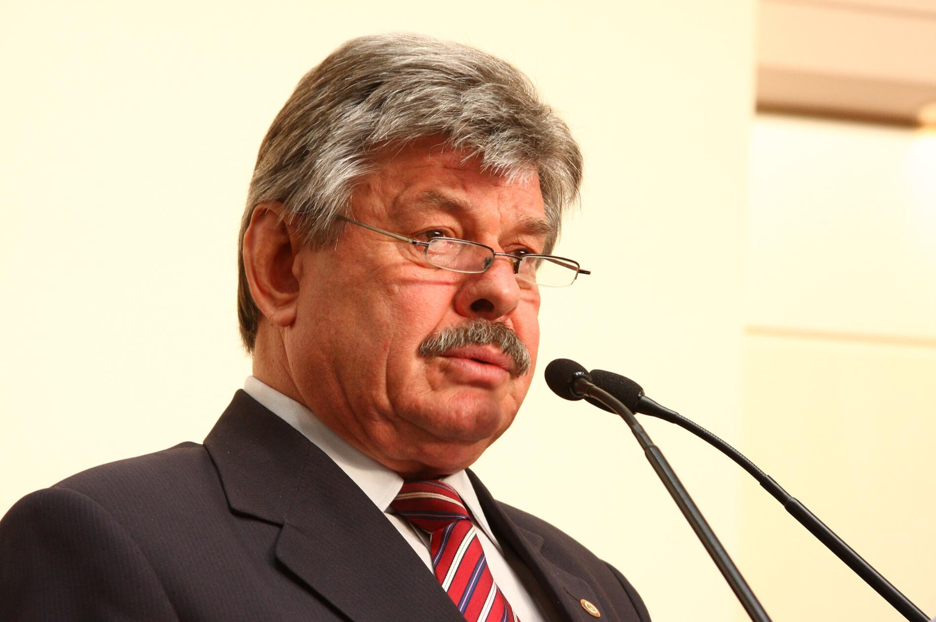 Dos Gabinetes – Bolsas para ensino superior: deputado Reno sugere outro modelo de distribuição das c