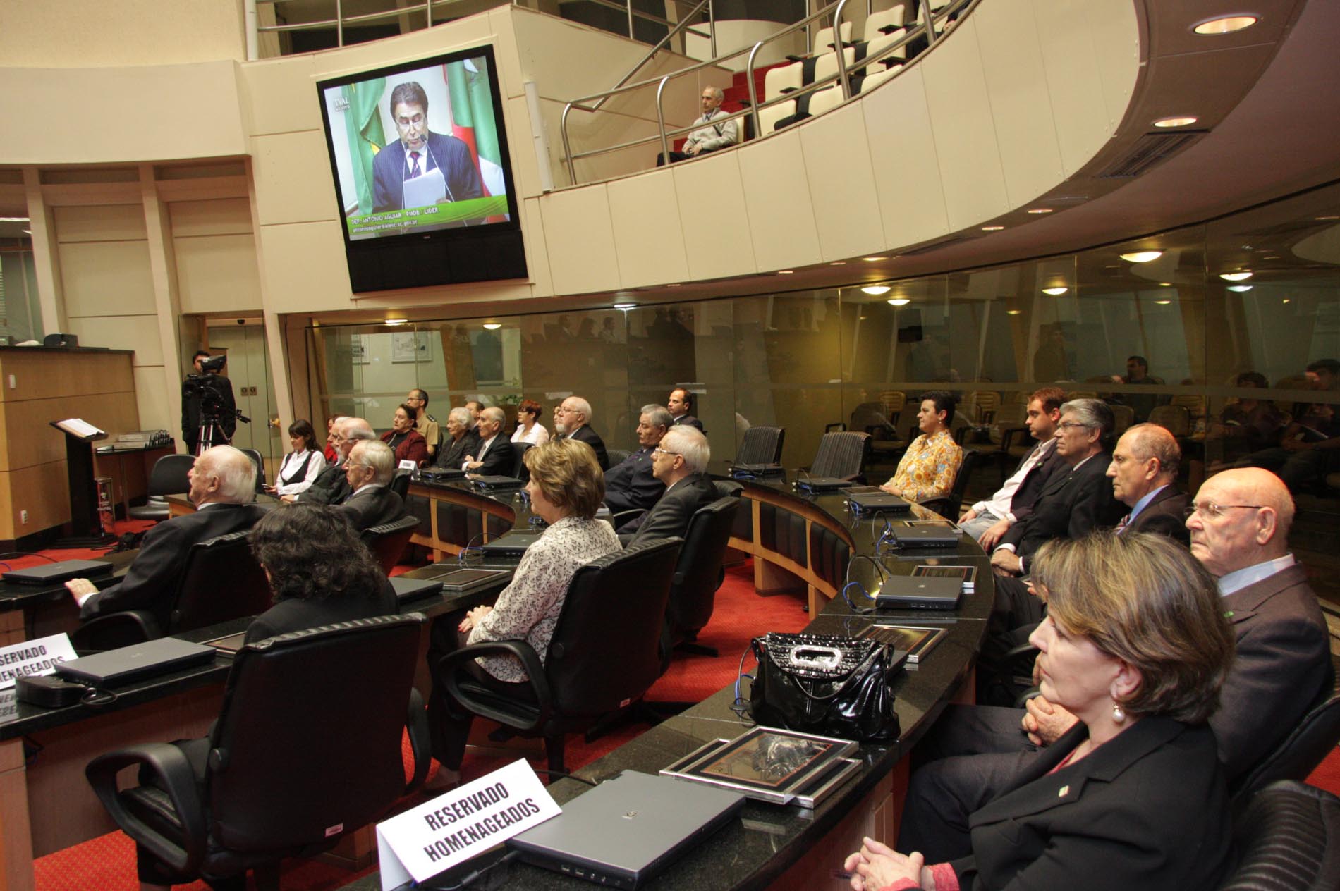 Parlamento concede noite de homenagens a médicos catarinenses