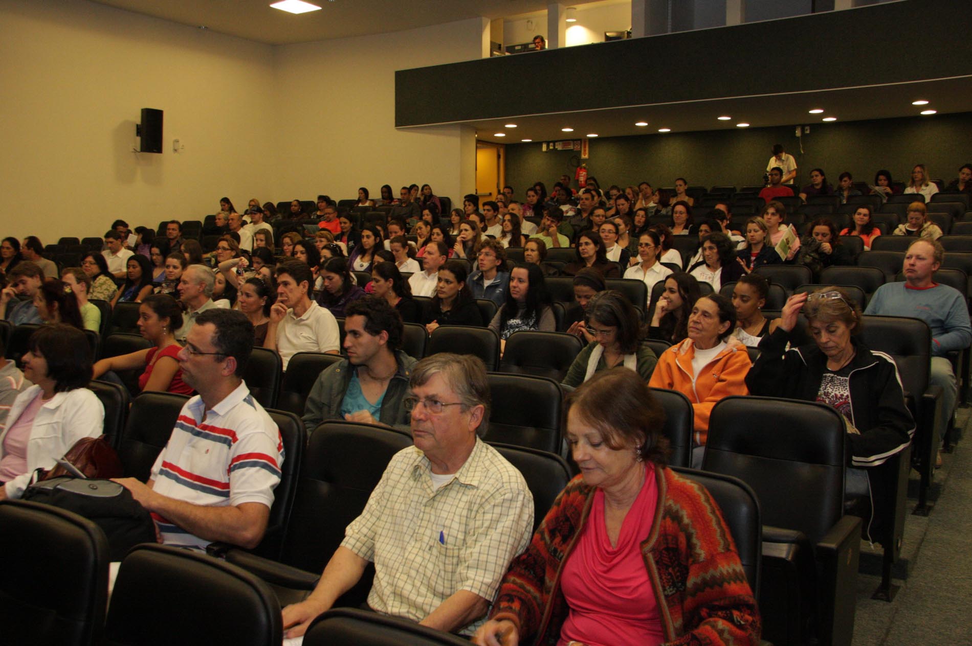 Palestra sobre plantas medicinais.