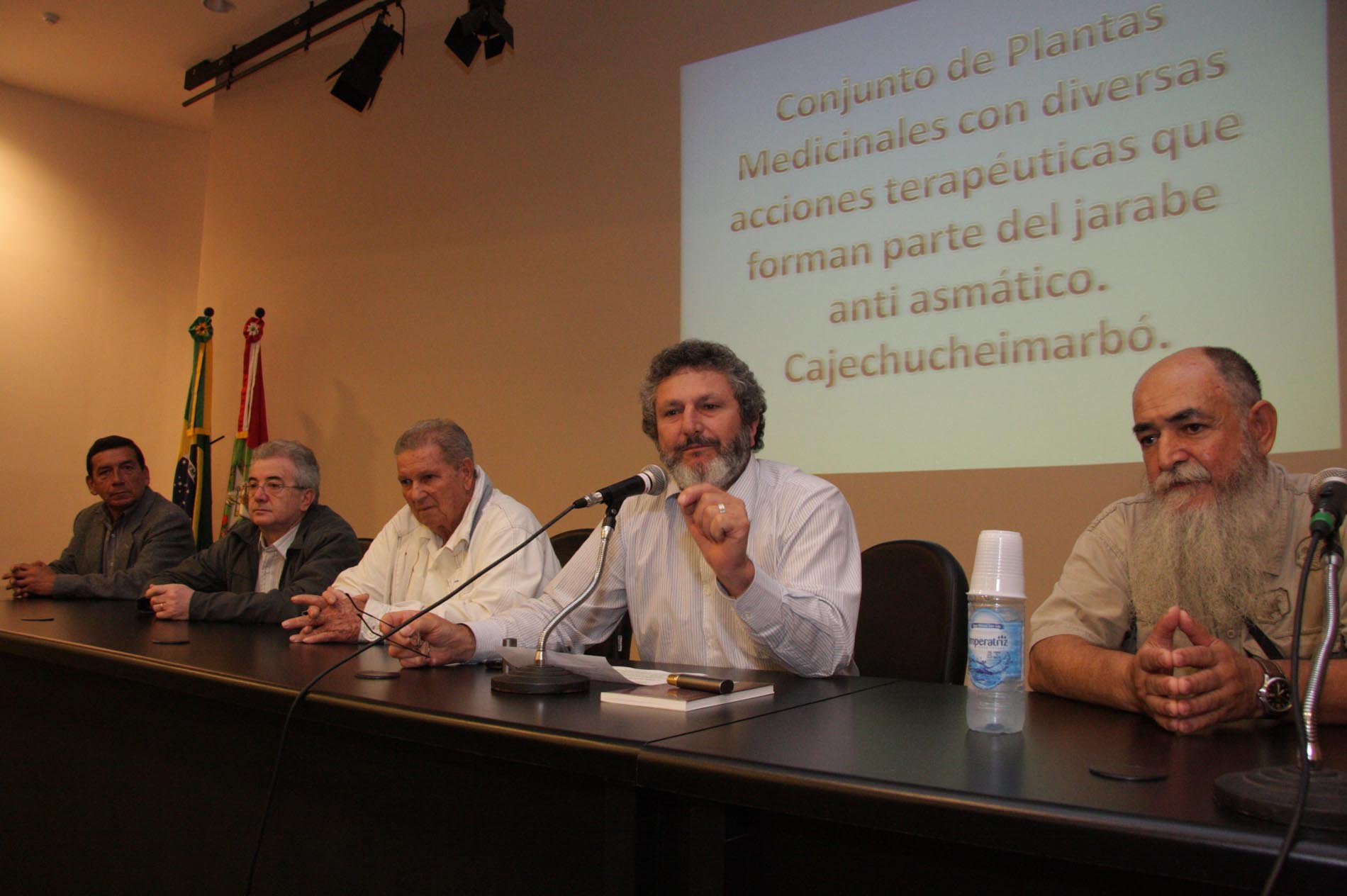 Palestra sobre plantas medicinais.