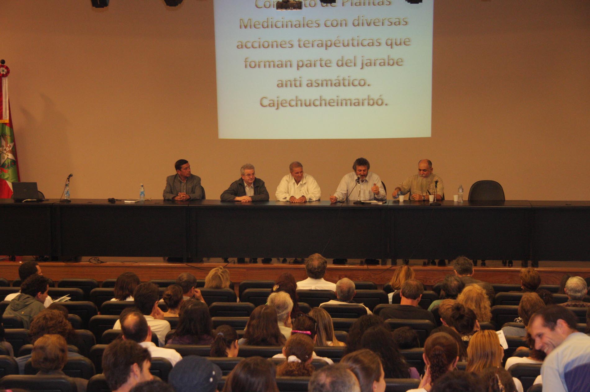 Palestra sobre plantas medicinais.