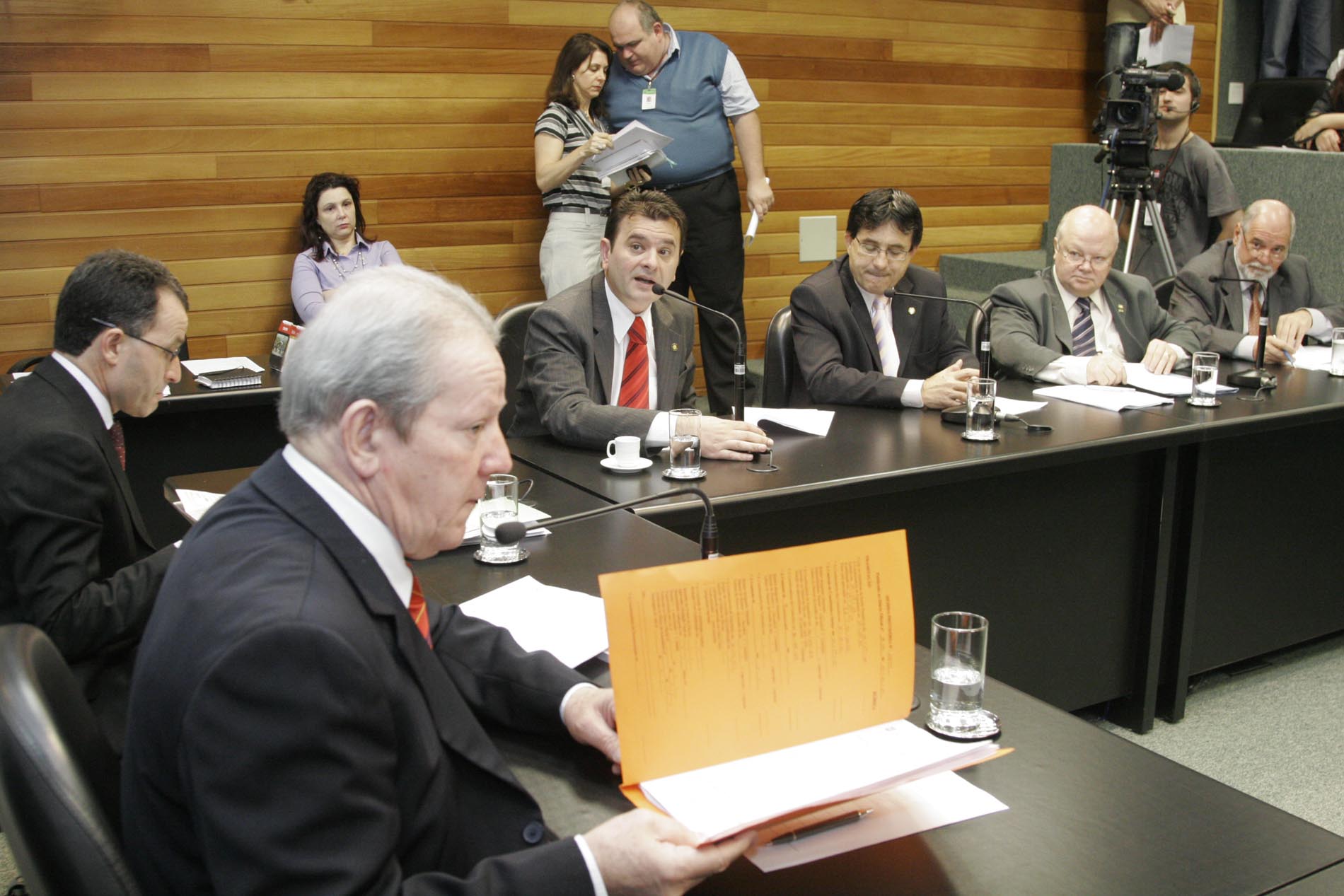 Comissão de Finanças pede explicações do Banco do Brasil sobre fechamento de agências do BESC