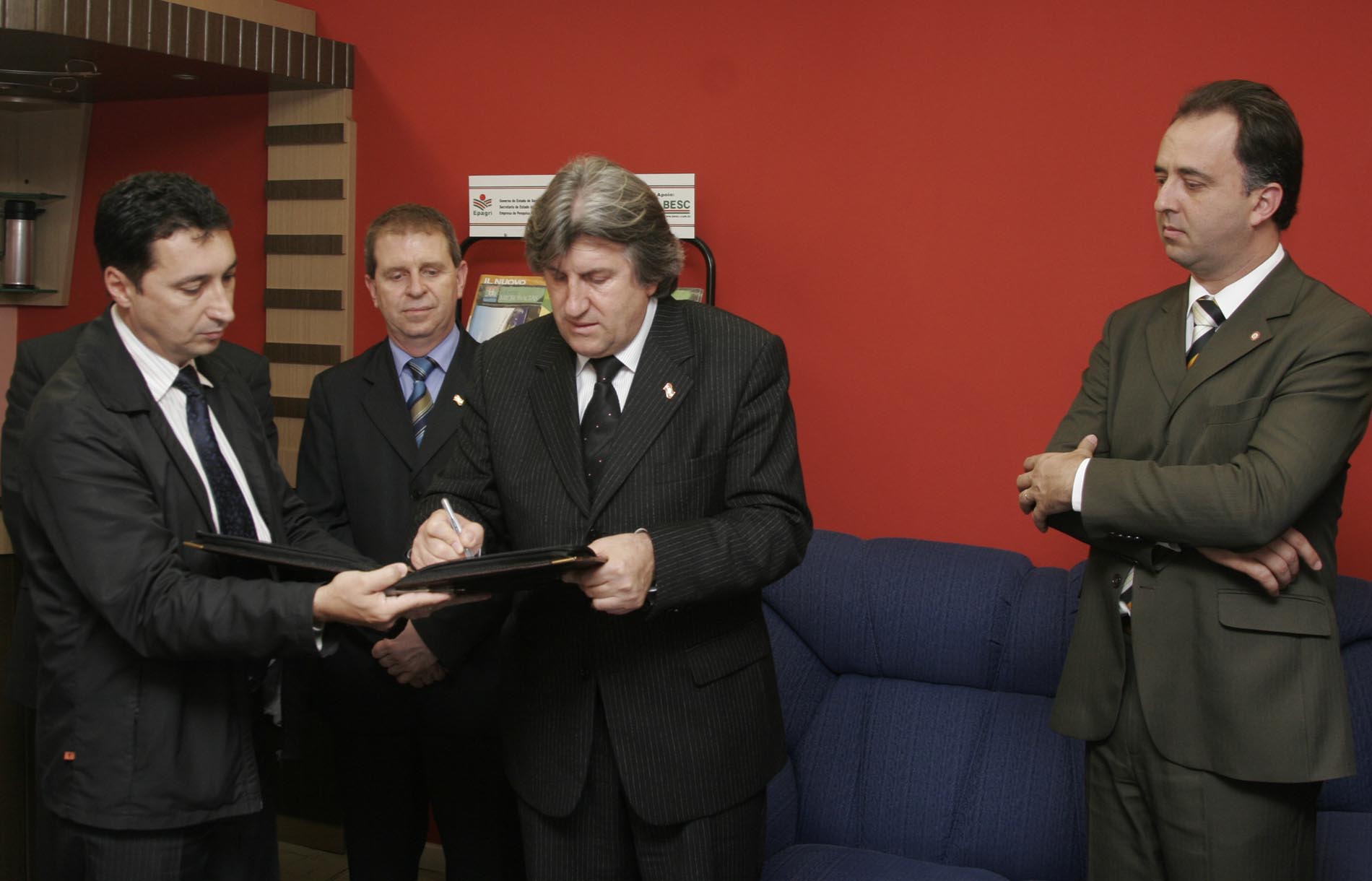 Governador sanciona Lei contra Pedofilia