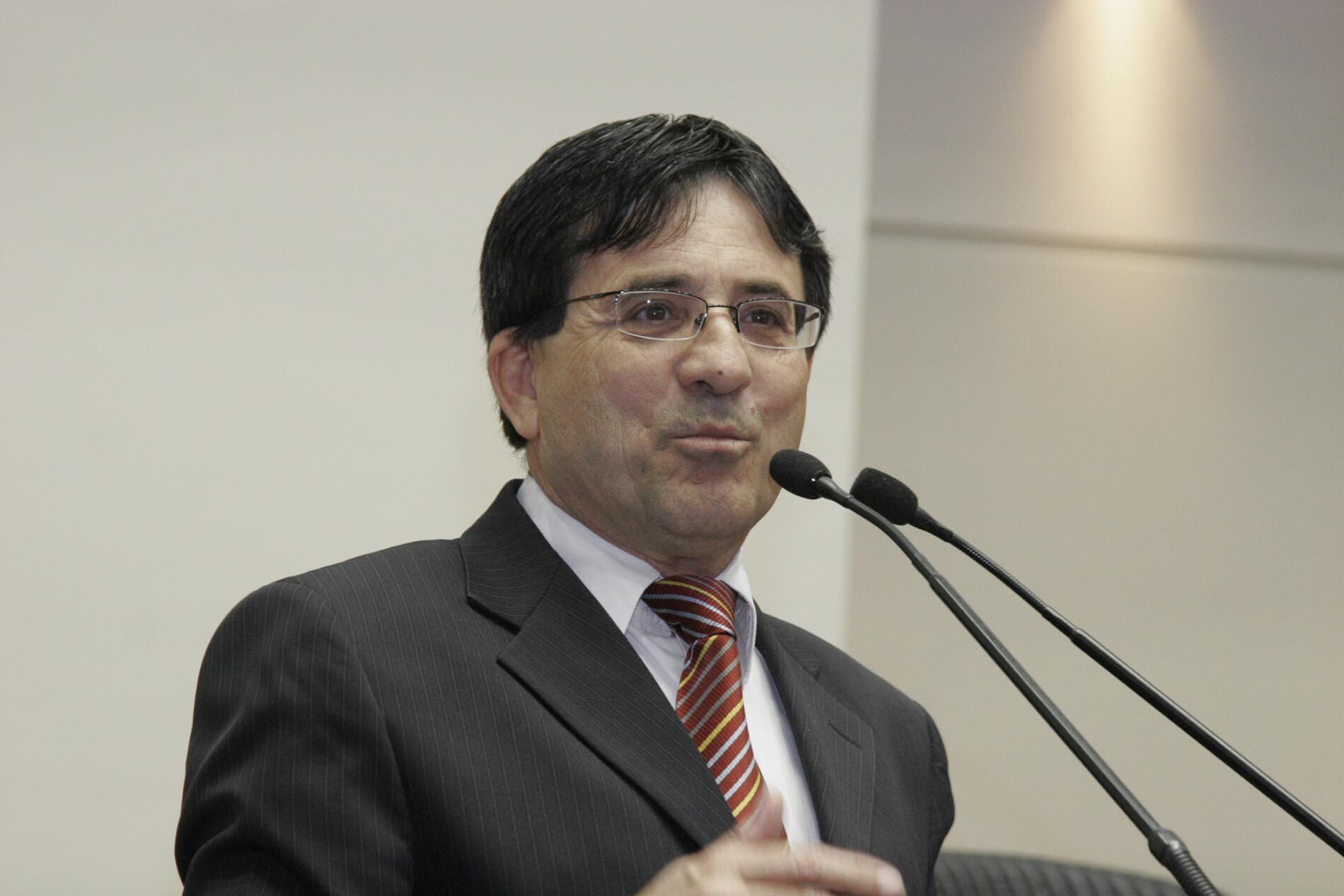 Dos Gabinetes –   Natal rebate Pedro Uczai