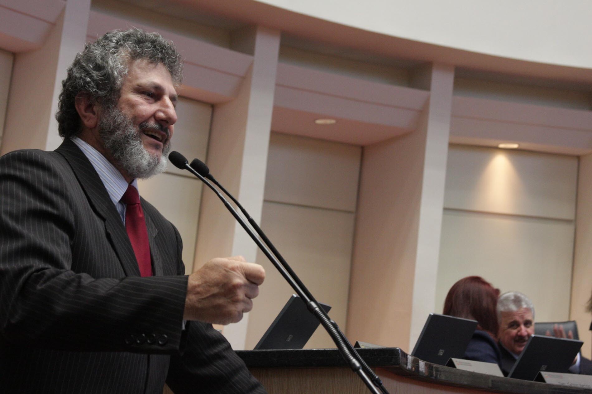 Dos Gabinetes – Padre Pedro destaca Feira Sustentável como exemplo de modelo de desenvolvimento