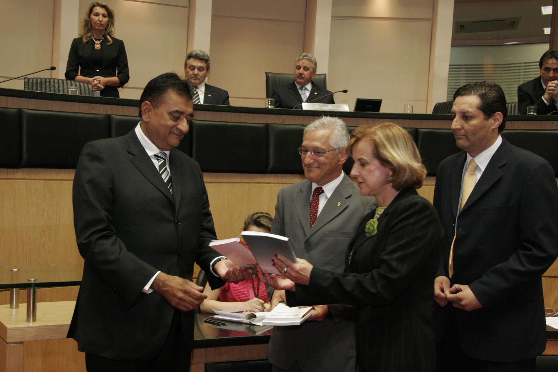 Sessão homenageia os 40 anos do Conselho Regional de Medicina Veterinária