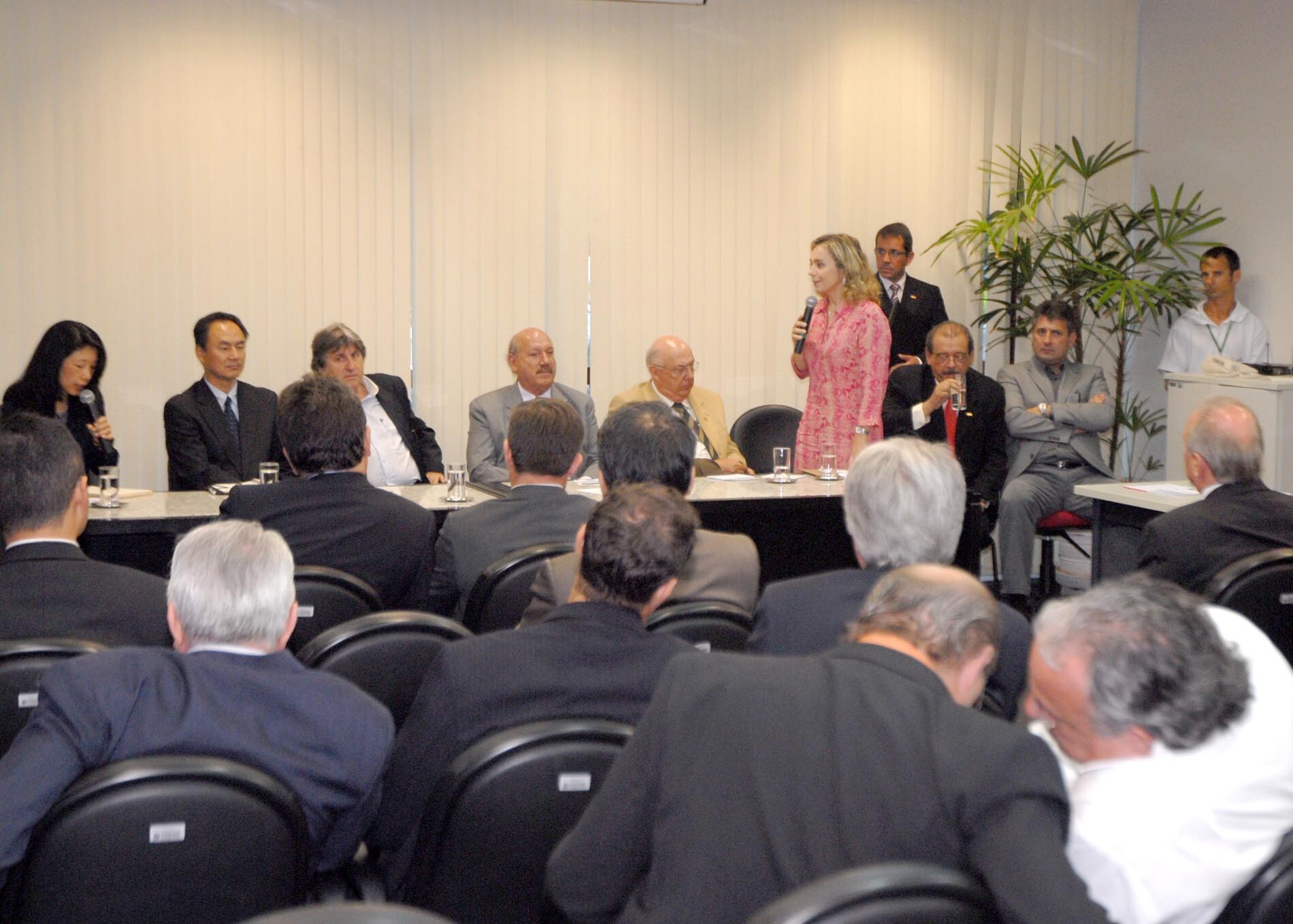 Dos Gabinetes – Deputada Ana Paula comemora assinatura de projeto para prevenção de cheias no vale d