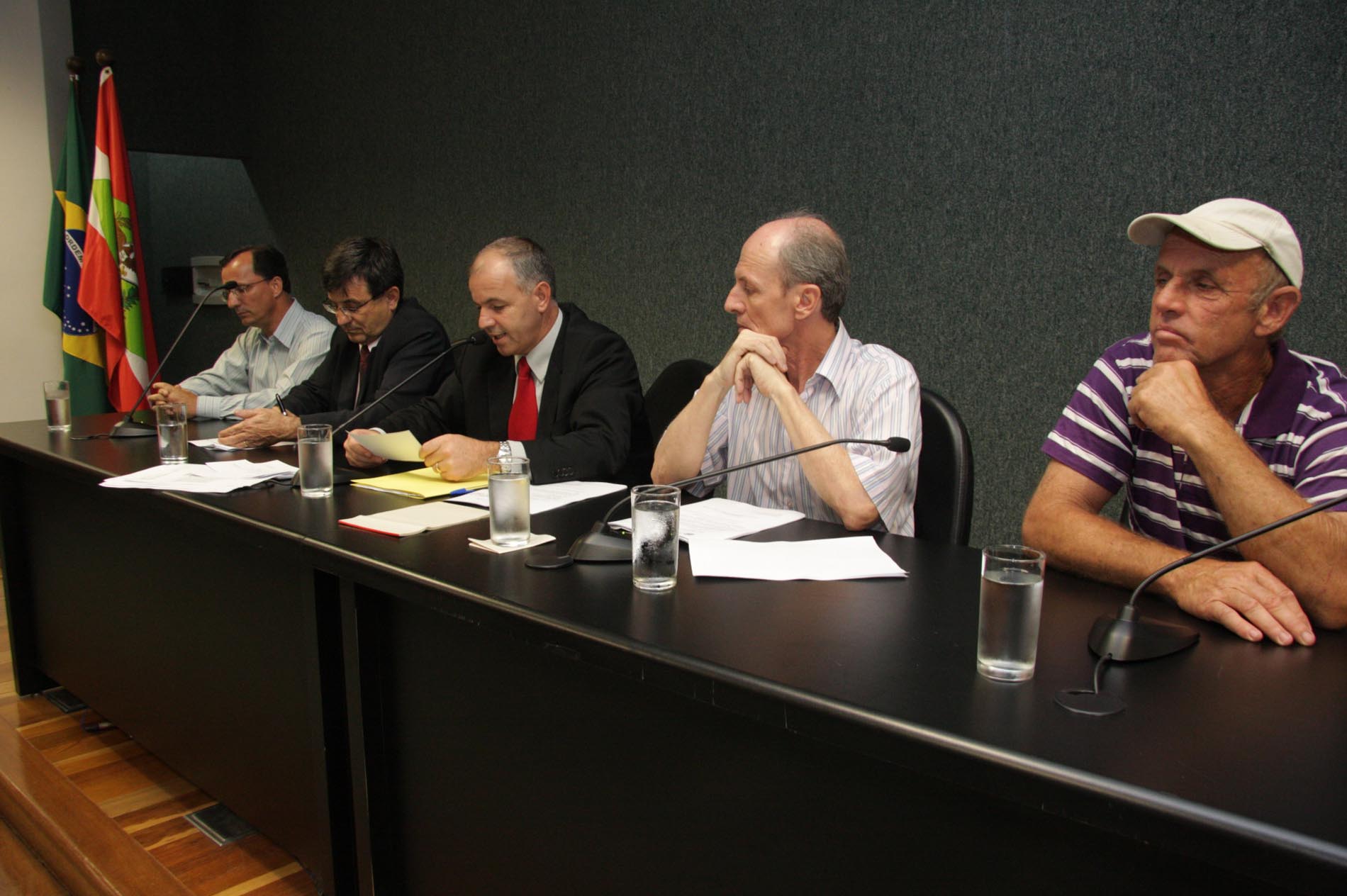 Audiência pública debate mudança das instalações da cavalaria e do canil da Polícia Militar