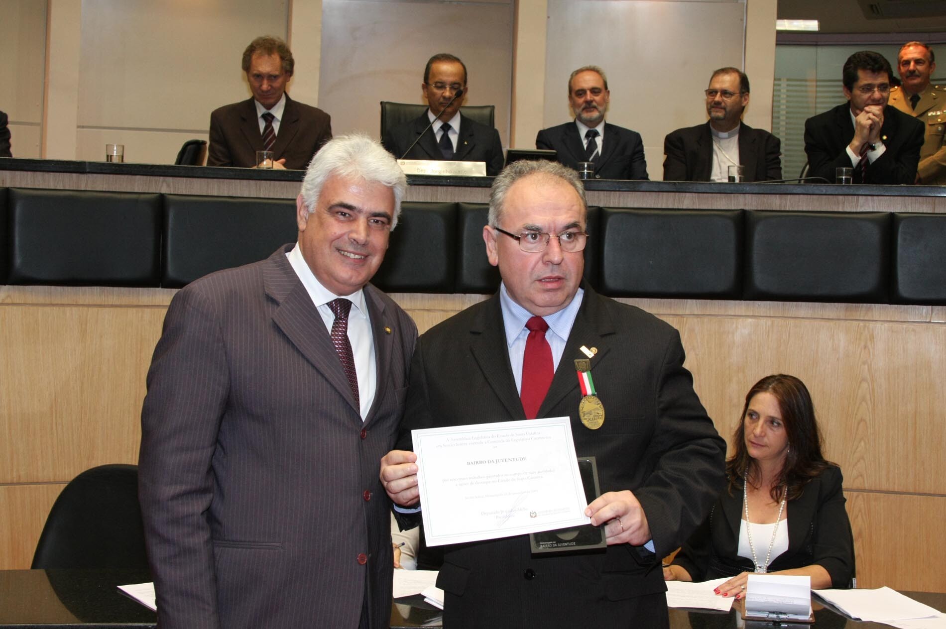 Dos Gabinetes – Bairro da Juventude recebe medalha de honra na Assembleia Legislativa