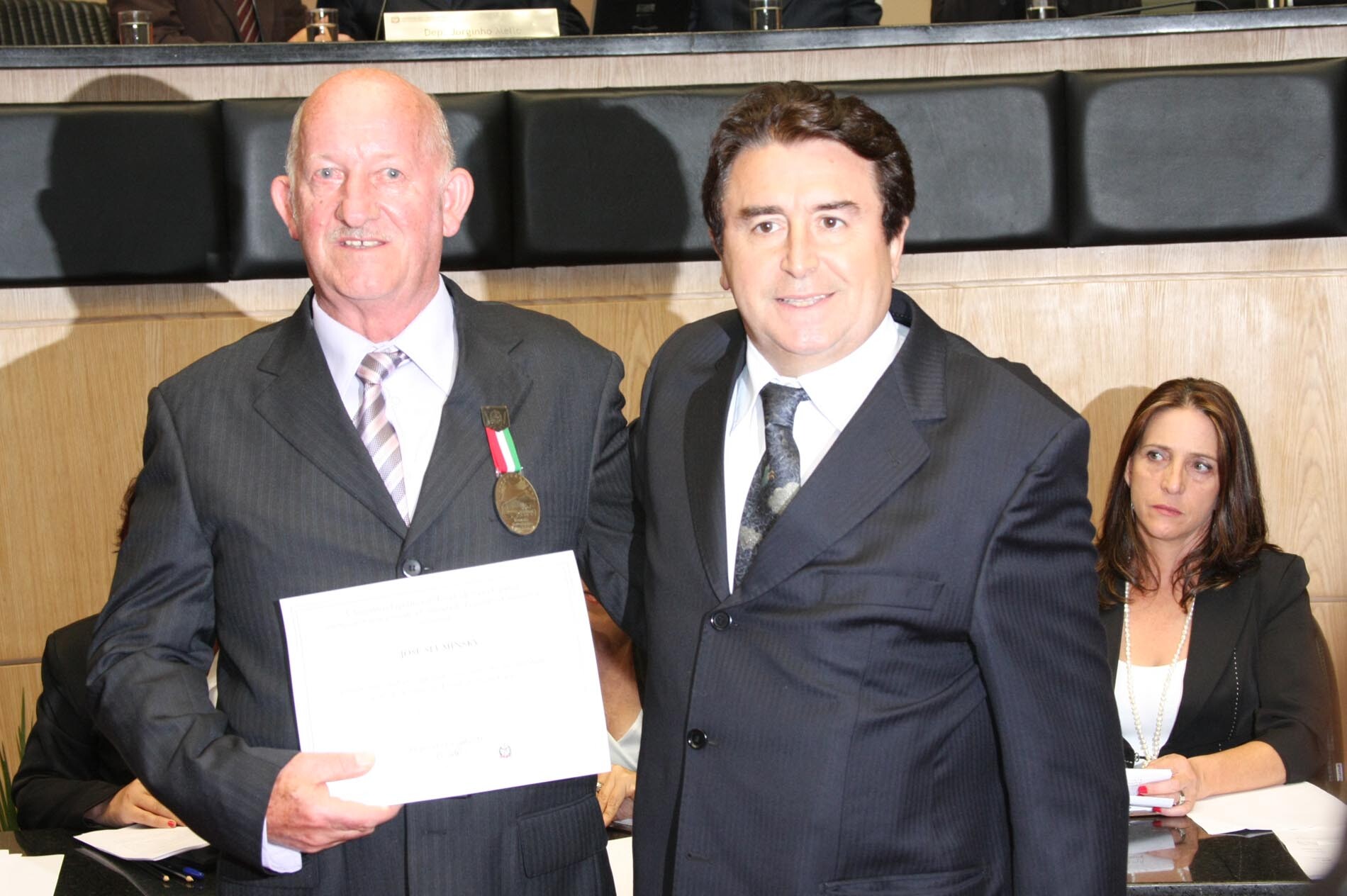 Dos Gabinetes – Fanfarras, bandas e hinos marcam a vida do maestro Sluminski