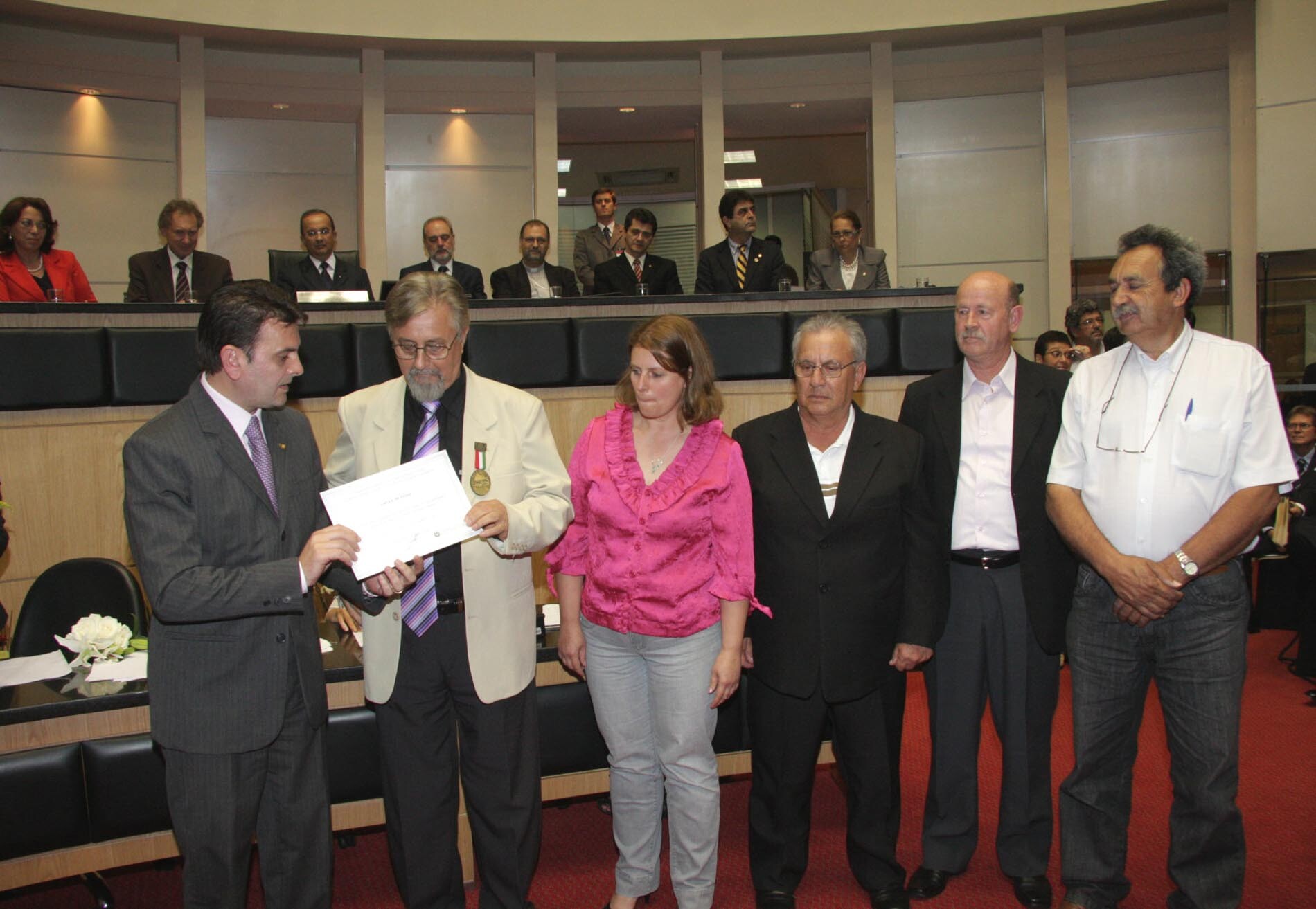 Dos Gabinetes – Lages 100 Fome recebe Comenda Catarinense