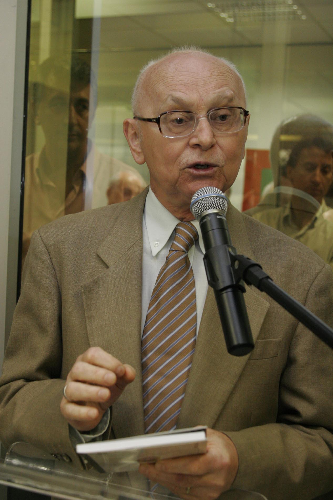 Lauro Junckes – Academia Catarinense de Letras