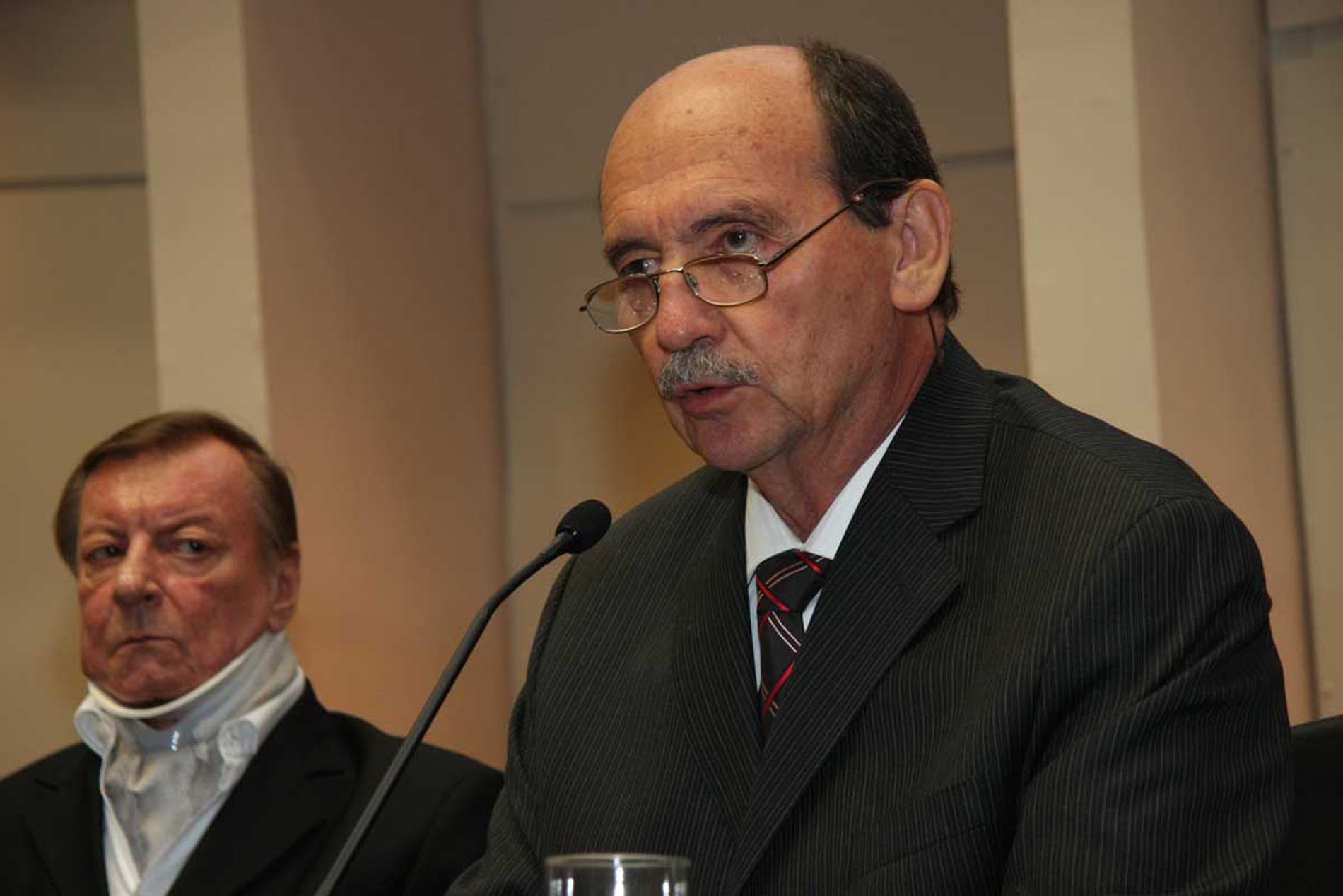 Sessão Especial em homenagem ao professor Alcides de Abreu