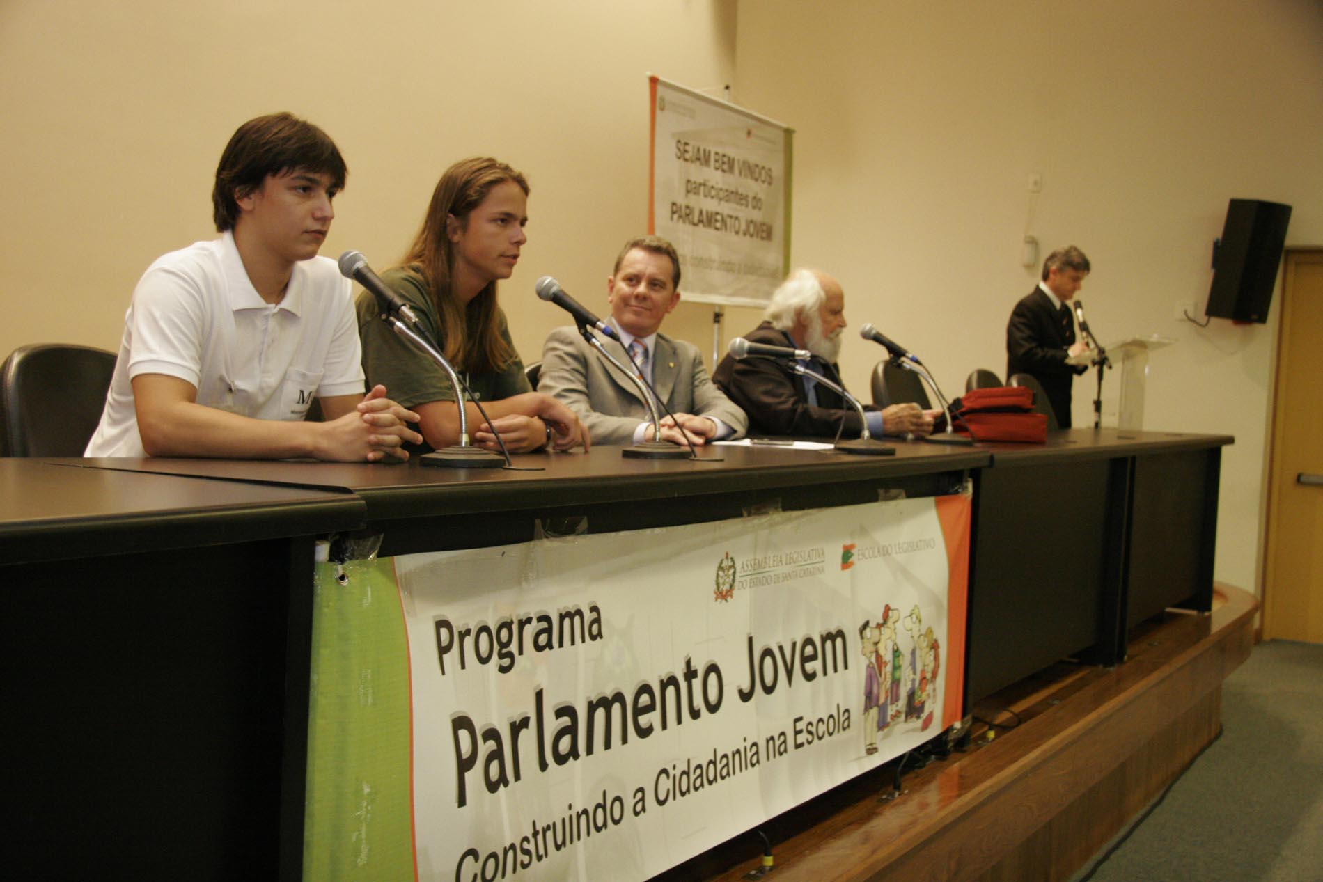 Parlamento Jovem aproxima estudantes do Legislativo catarinense