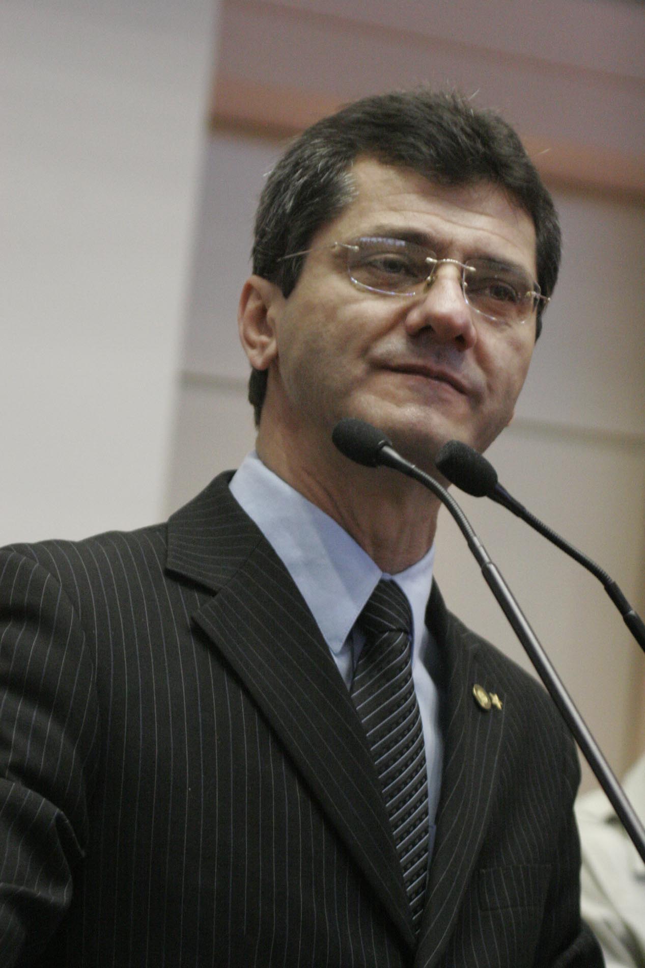 Parlamentar pede a votação do projeto que concede adicional de insalubridade aos servidores do Legis