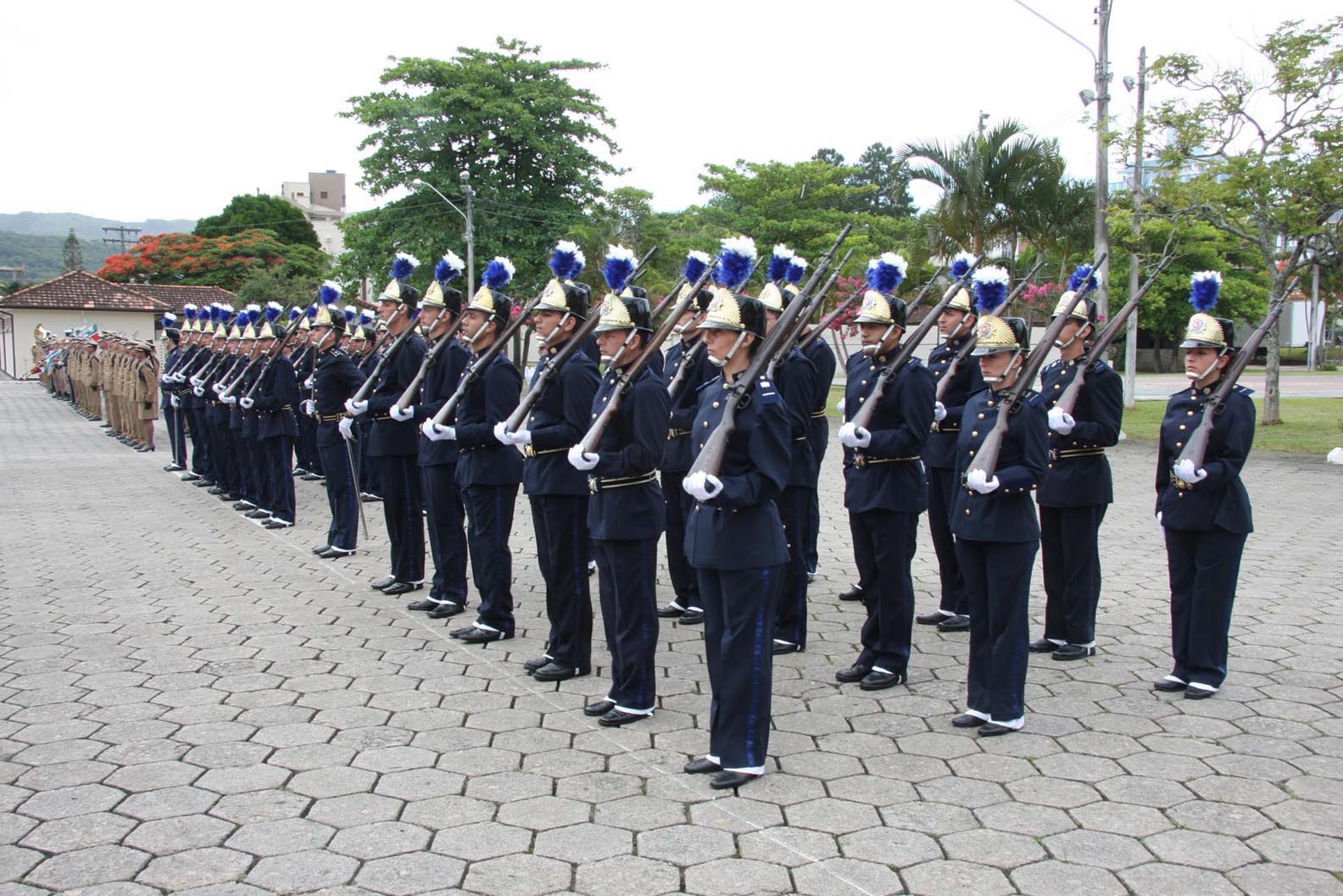 Militares recebem medalha de 25 anos do Colégio Feliciano Nunes Pires