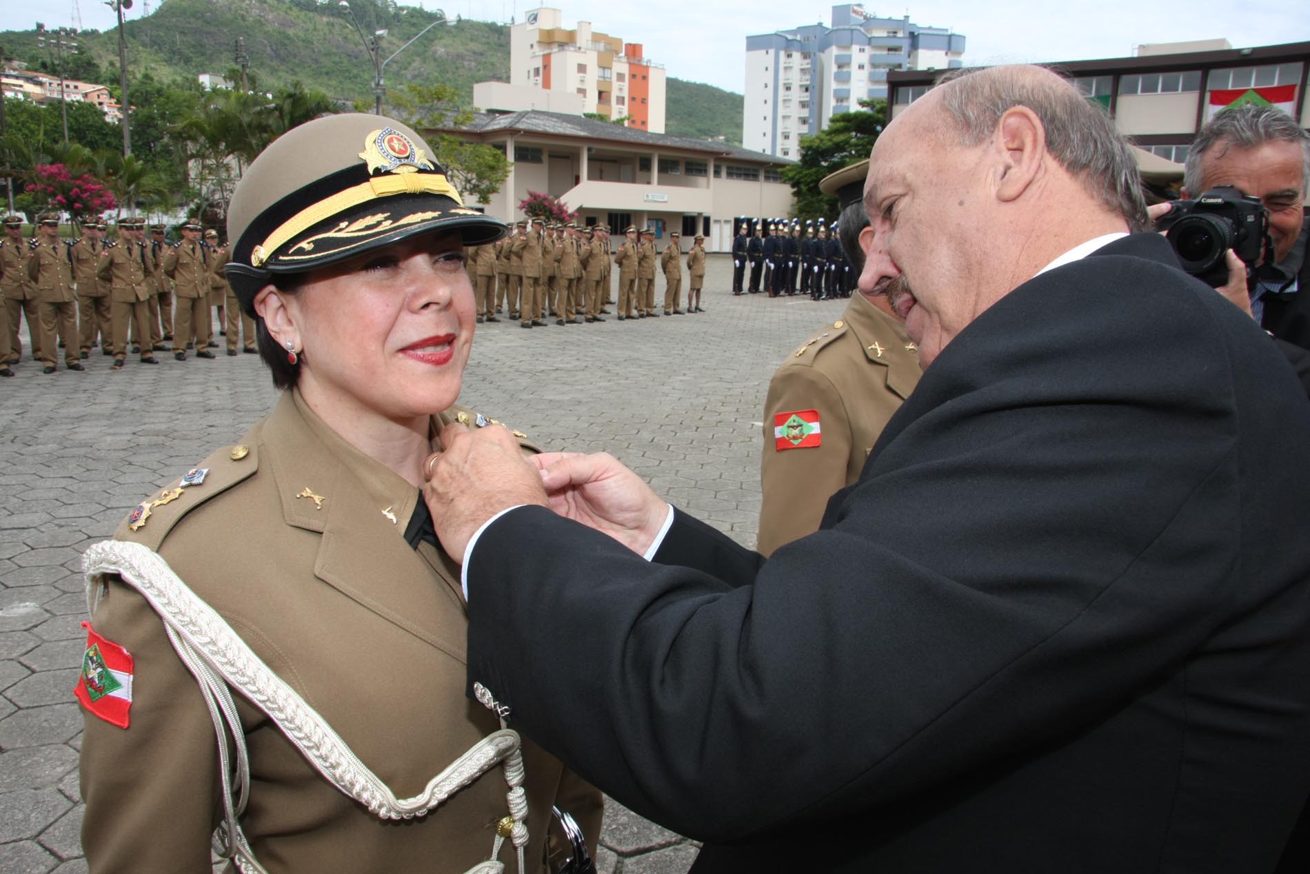 Militares recebem medalha de 25 anos do Colégio Feliciano Nunes Pires