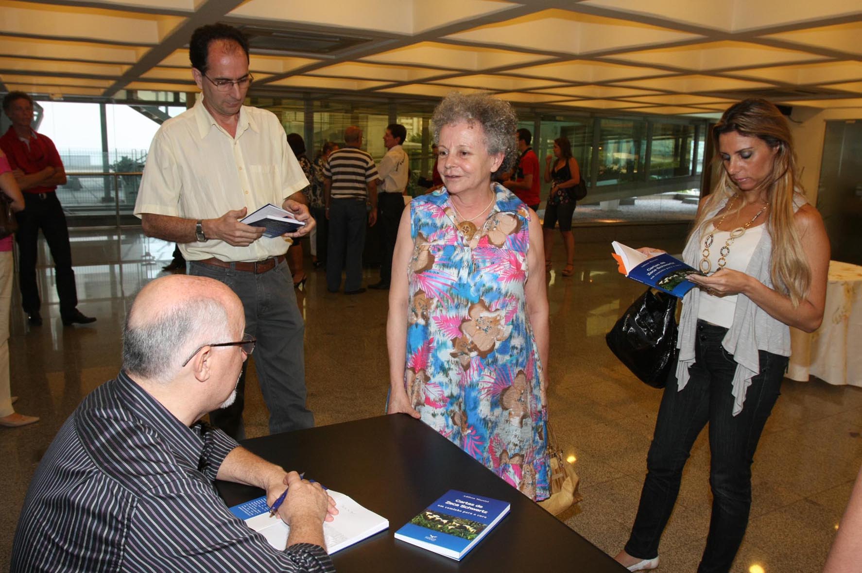 Lançamento do livro Cartas de Zeca Schwartz - um caminho para a cura. Editora Pandion - Autoria de Adilson Maestri.