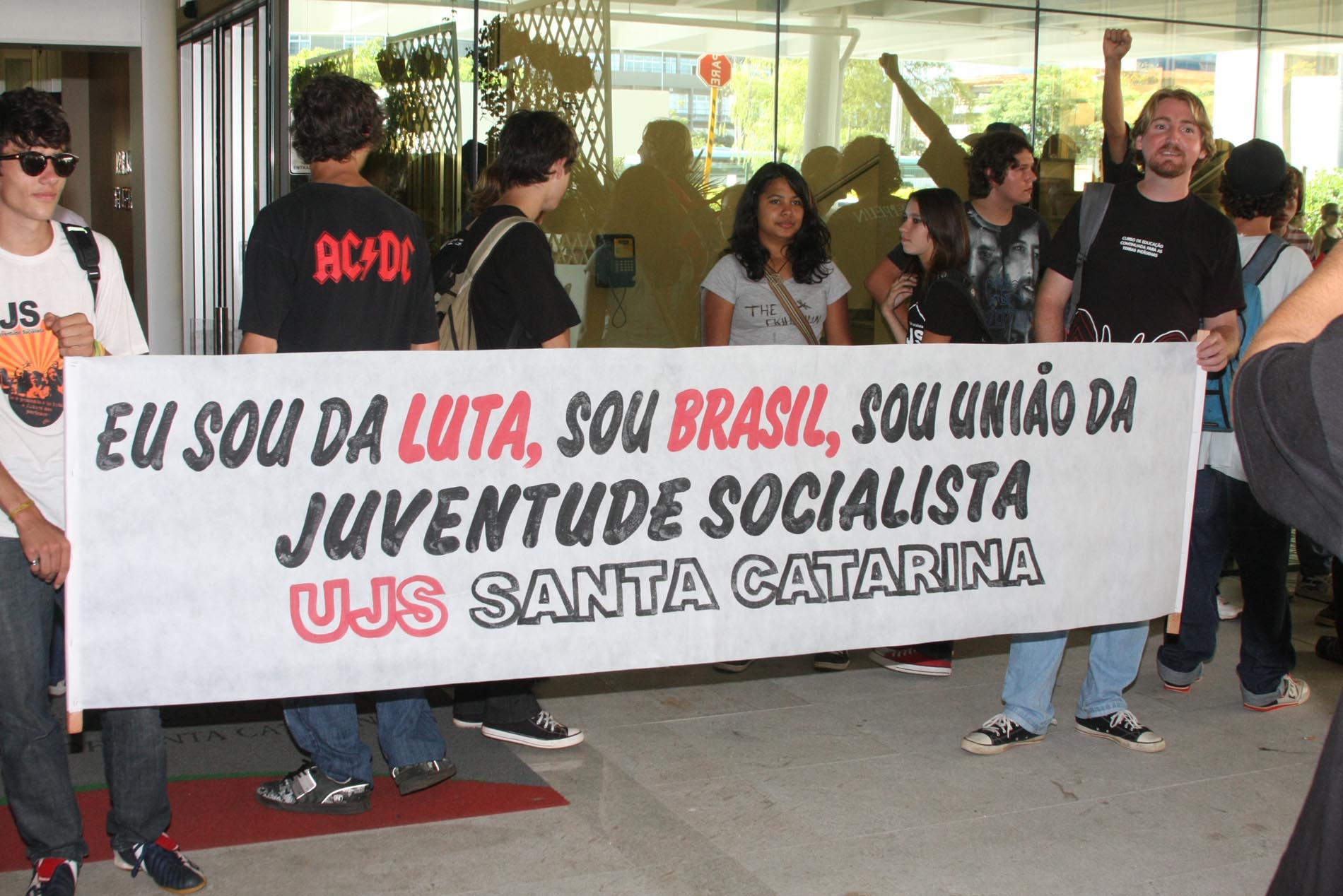Manifestantes da Casan