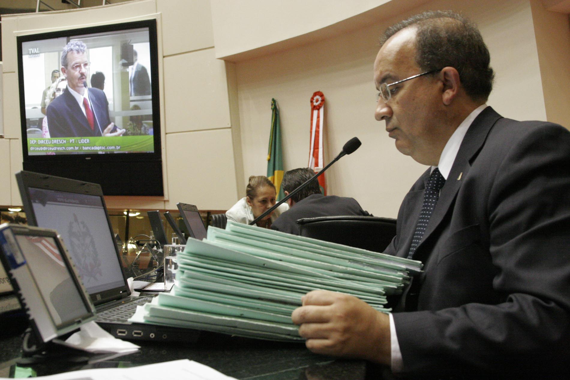 Sessão Extra Ordinária - Plenário Osni Régis