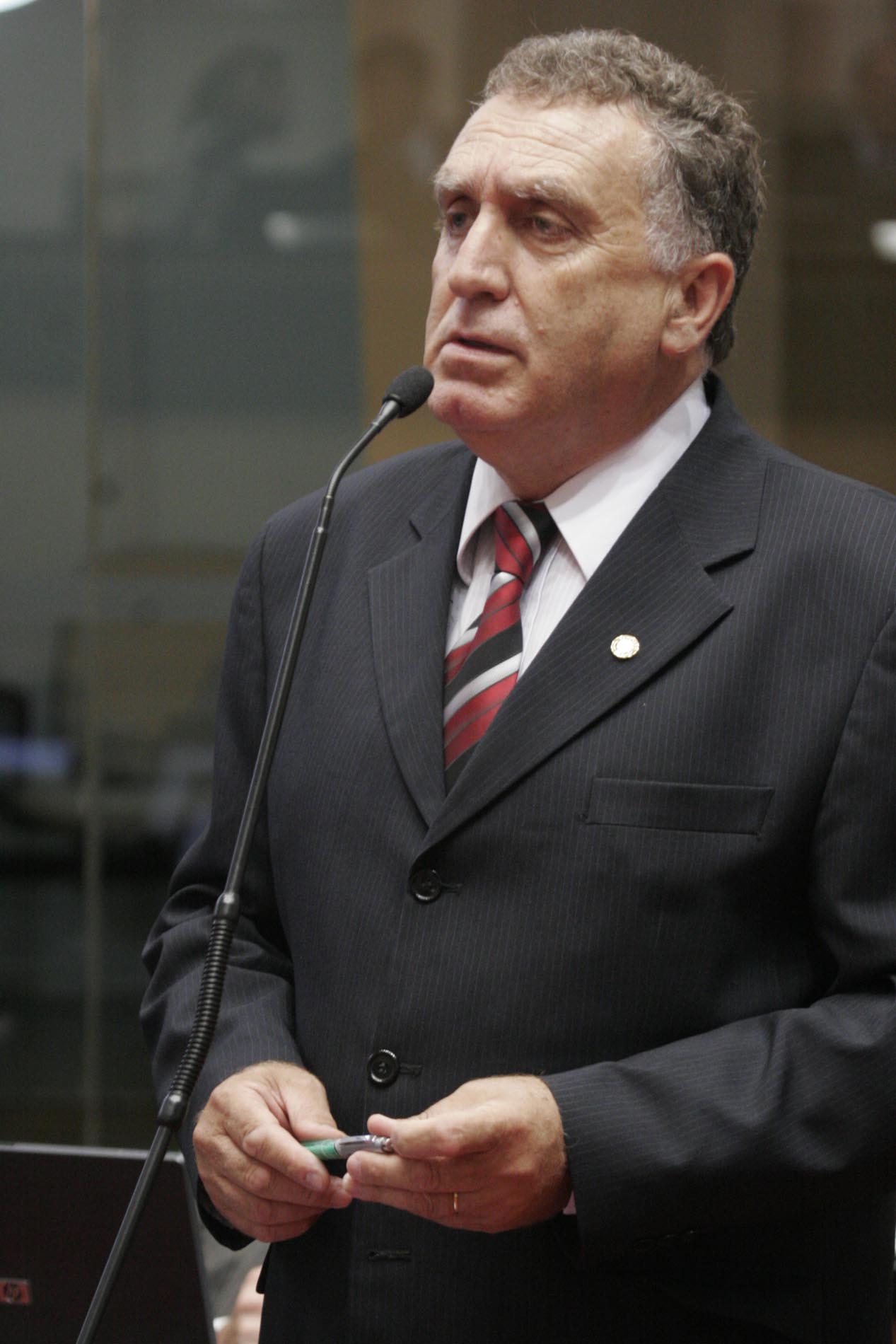 Deputado pede providências do governo para a área da Saúde em Lages
