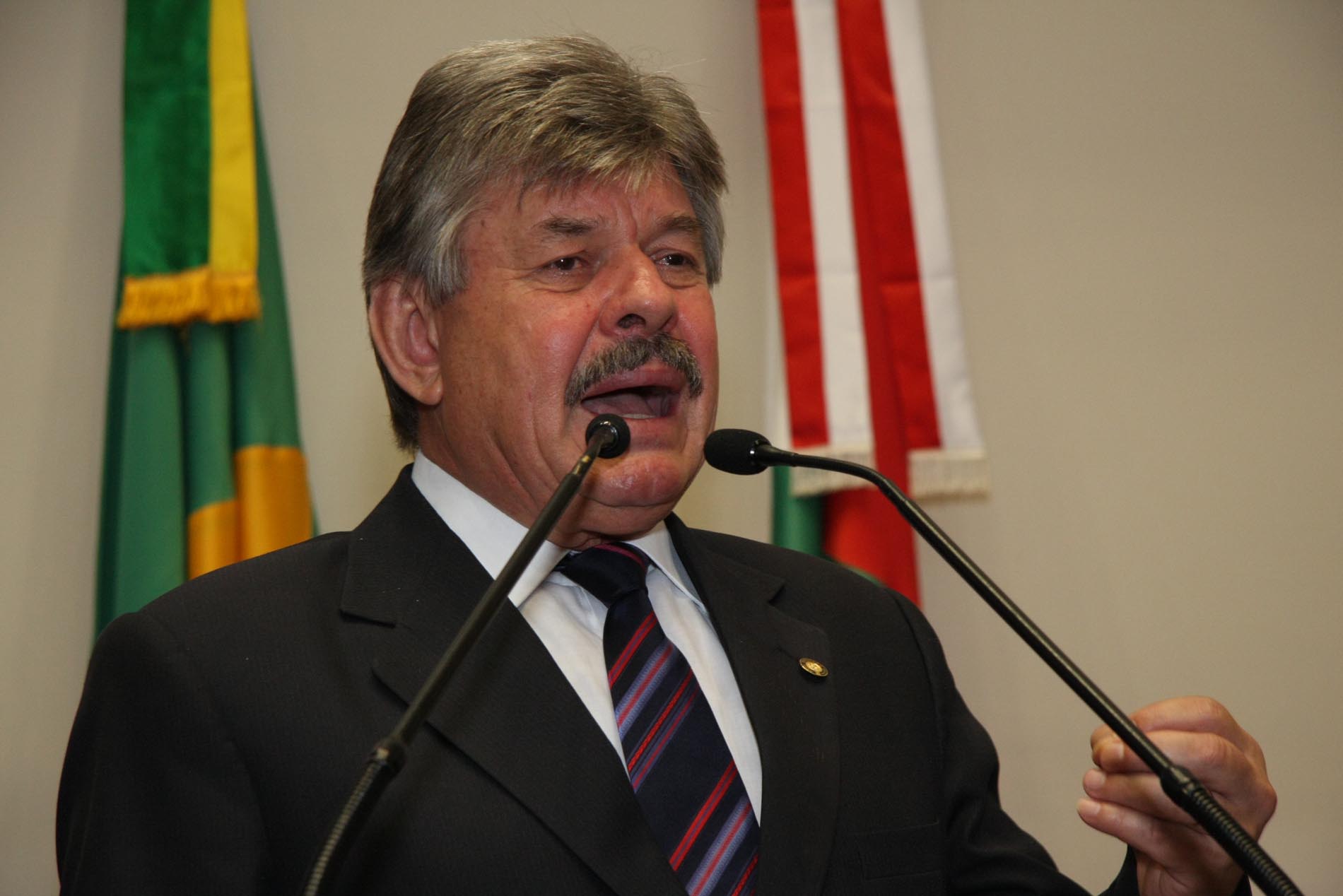 Deputado diz que atual governo faz propaganda enganosa sobre obras