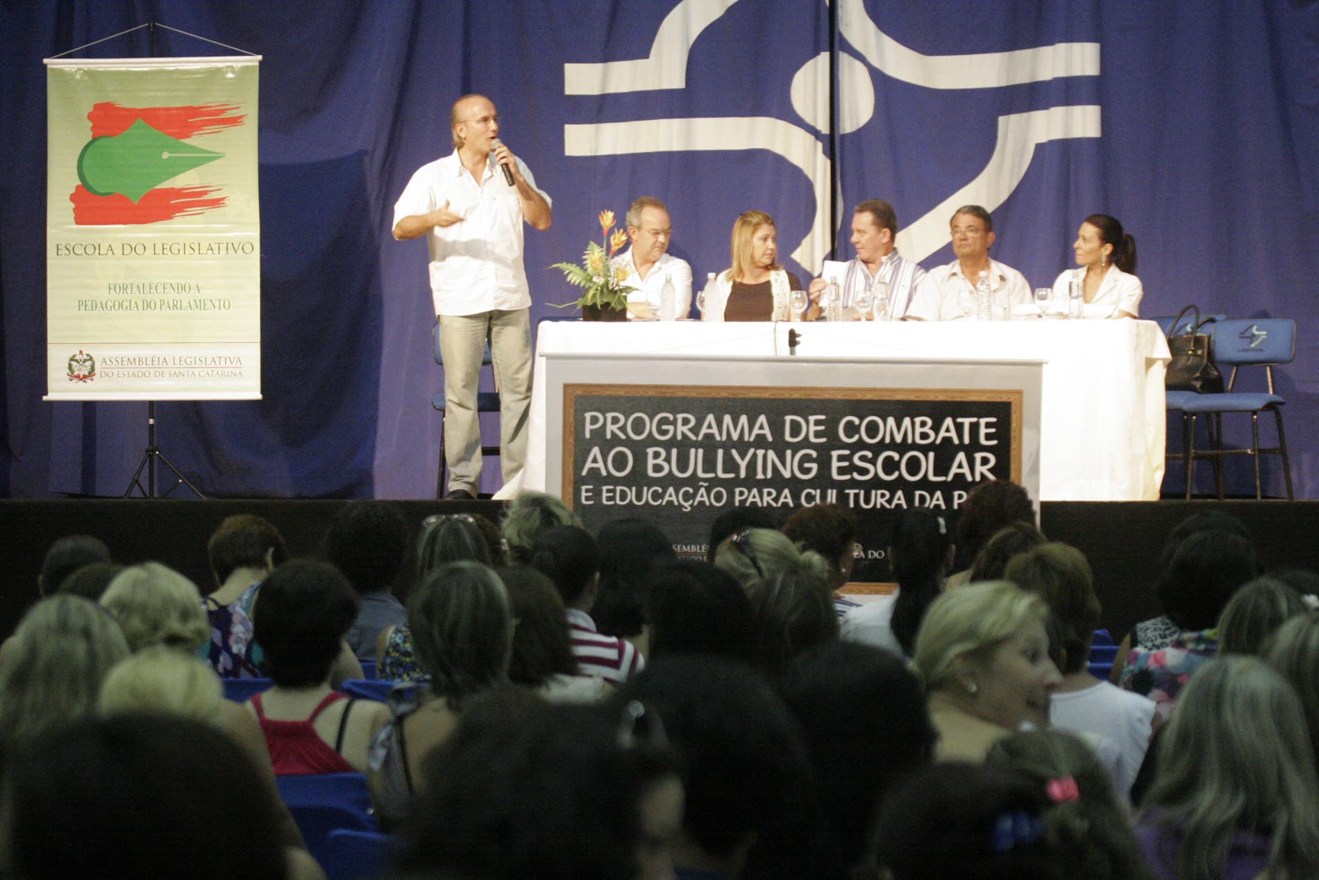 Parlamento catarinense reforça parceria na luta contra o bullying escolar