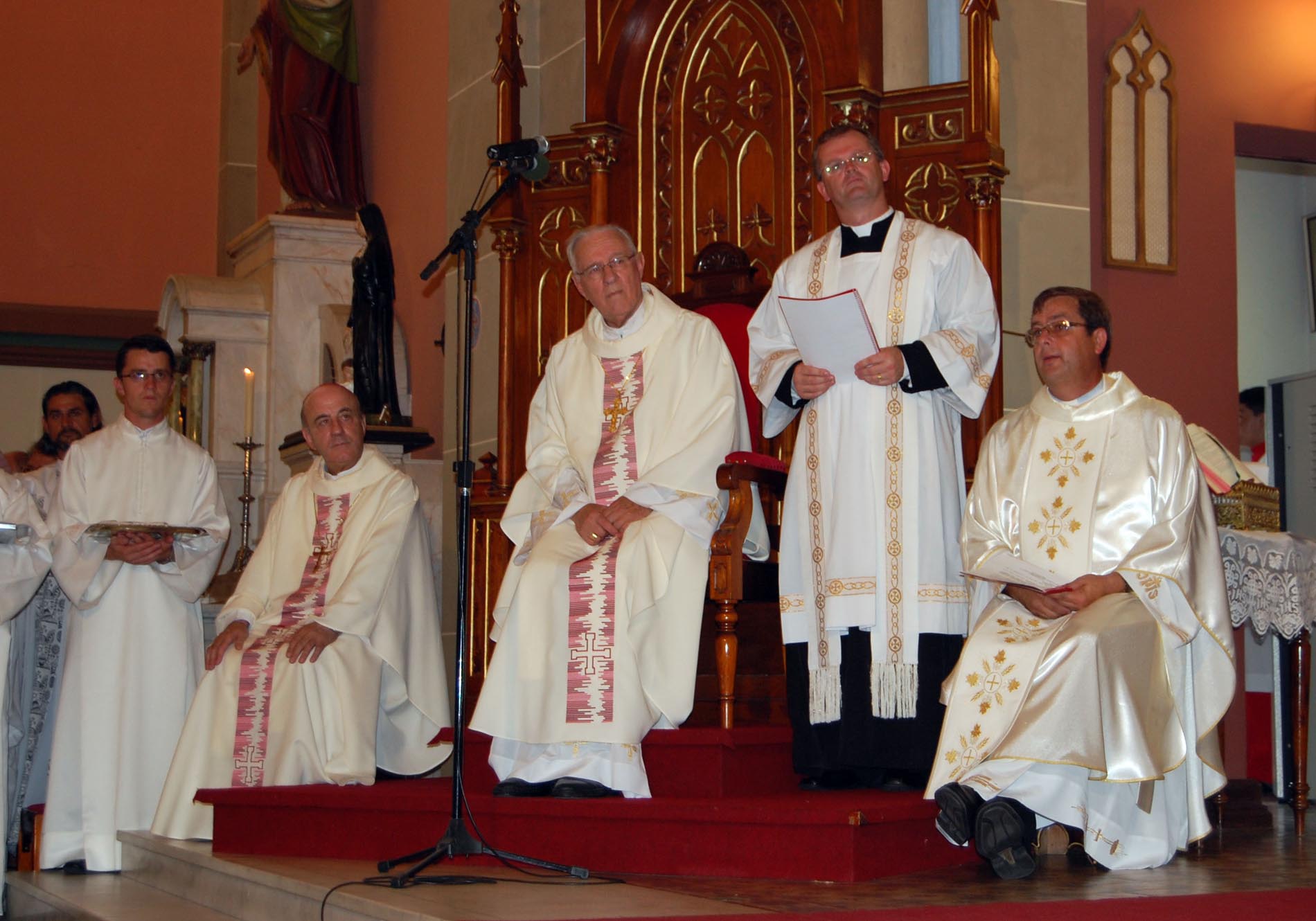 Deputado Elizeu Mattos (PMDB) participa de celebração em homenagem a dom Oneres.